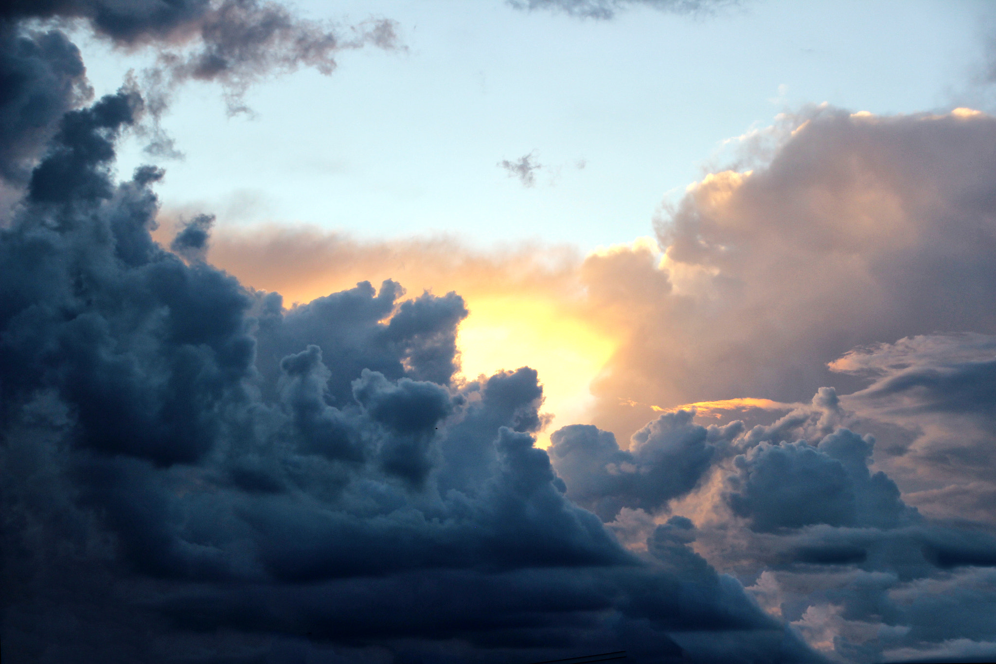 Sigma 18-250mm F3.5-6.3 DC OS HSM sample photo. The rain it's coming  photography