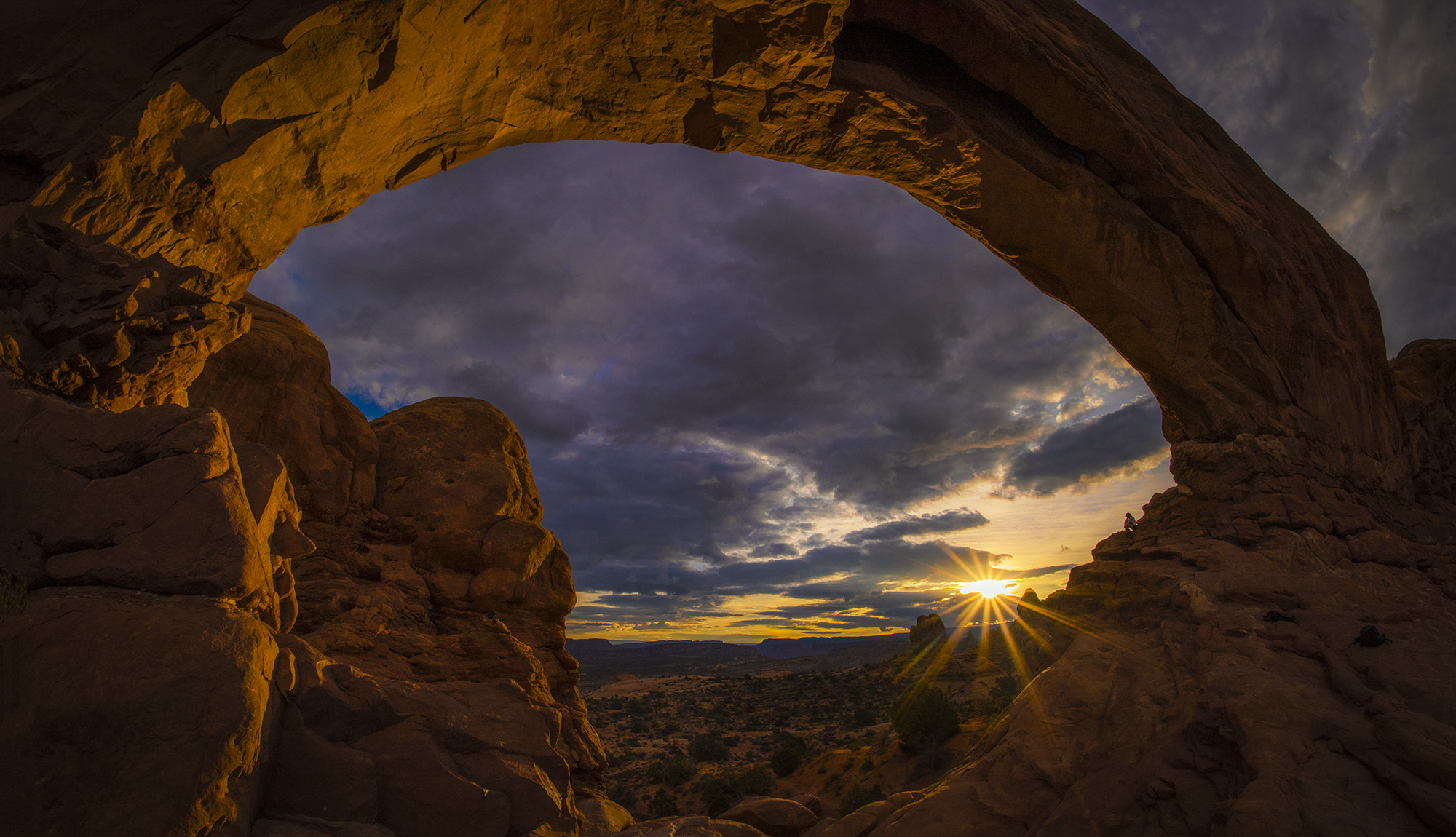 Samyang 12mm F2.8 ED AS NCS Fisheye sample photo. Sunday morning under the arch photography