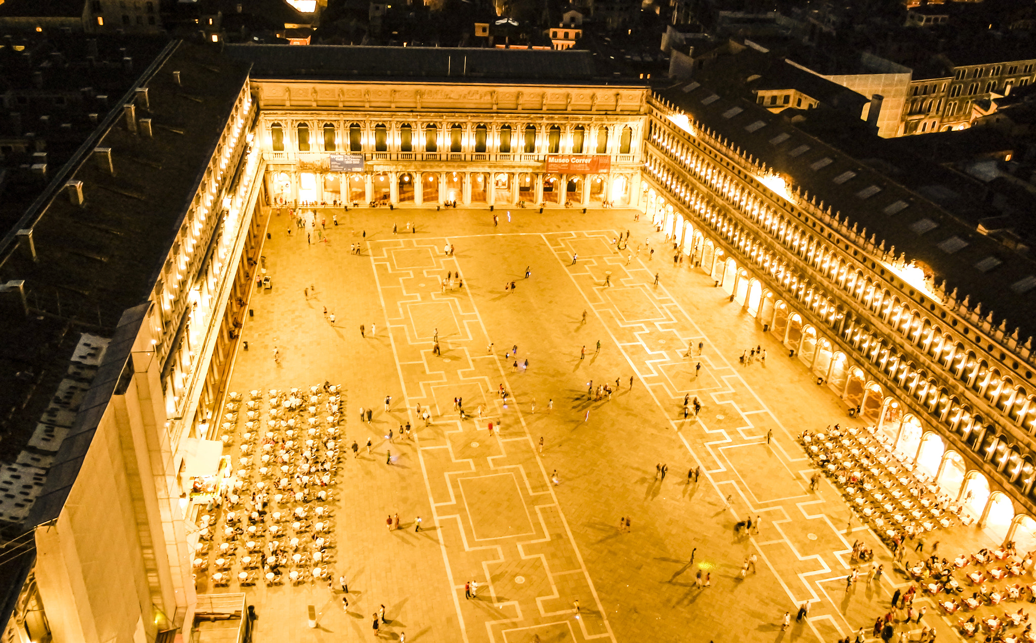 Samsung NX3000 + NX 20-50mm F3.5-5.6 sample photo. Marco square, venice photography
