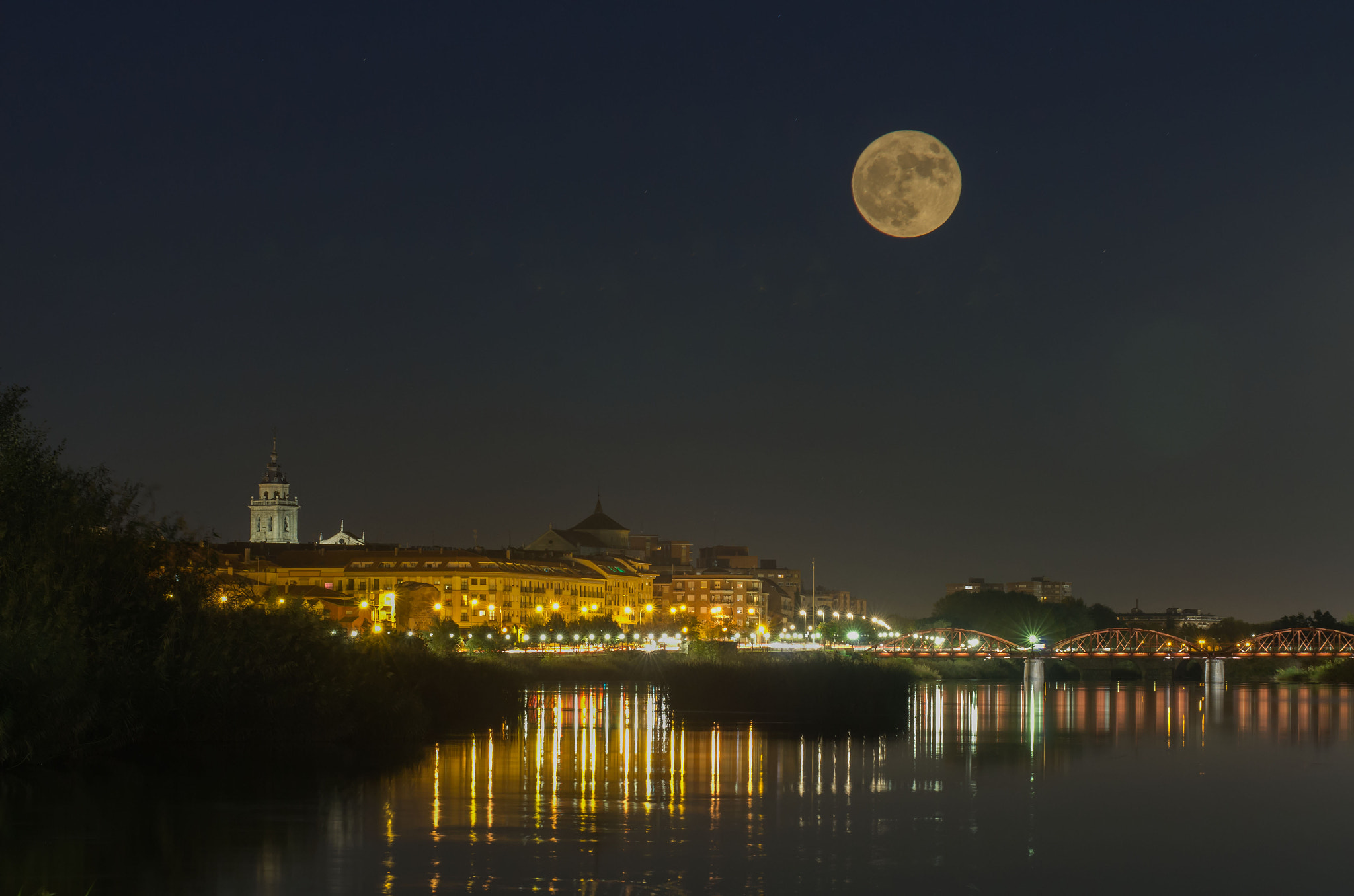 Pentax K-5 sample photo. Luna llena sobre el río tajo photography