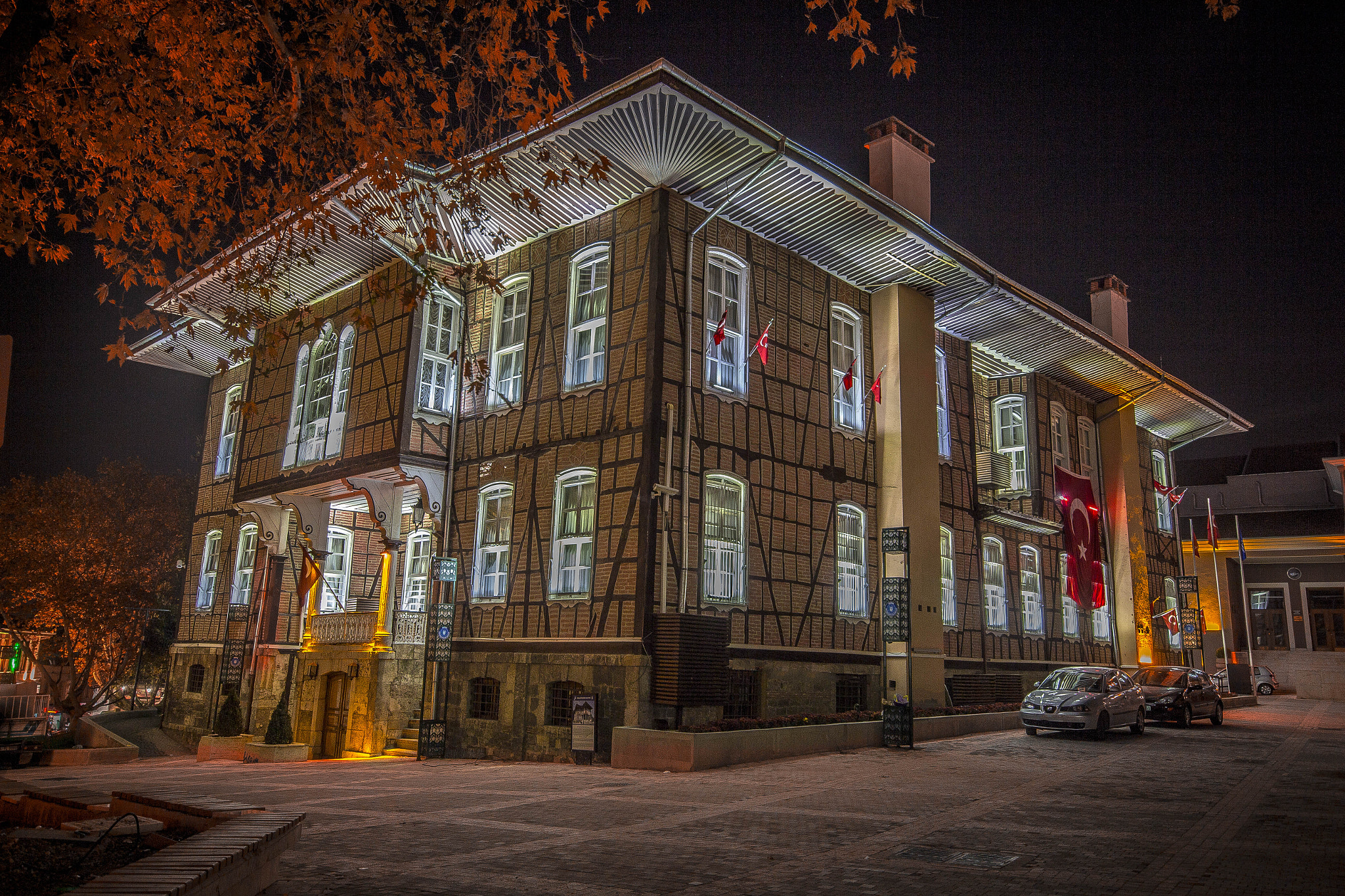 Canon EOS 650D (EOS Rebel T4i / EOS Kiss X6i) + Sigma 10-20mm F4-5.6 EX DC HSM sample photo. Municipal court of bursa city photography