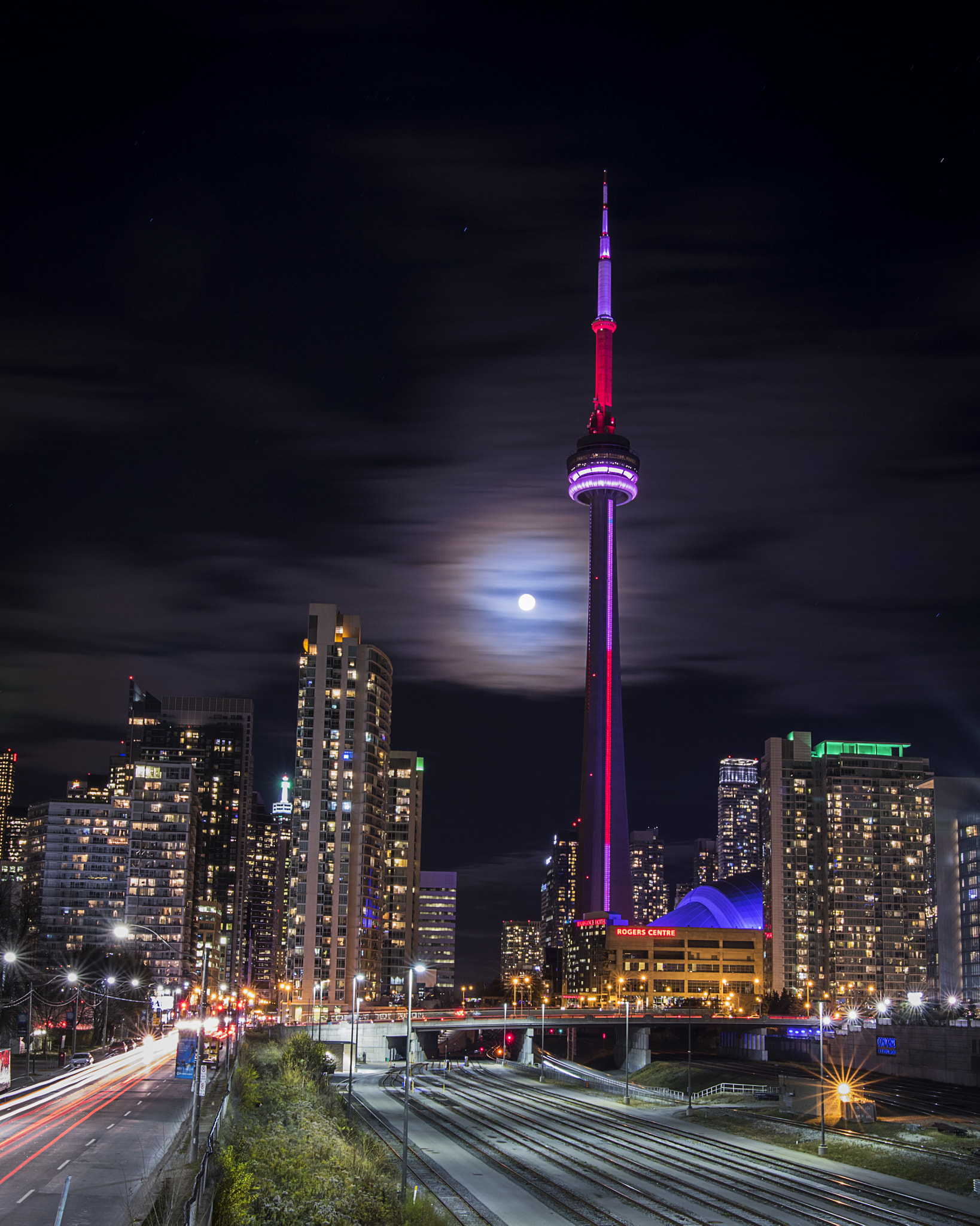 Canon EOS 7D Mark II + Sigma 18-35mm f/1.8 DC HSM sample photo. Toronto by night photography