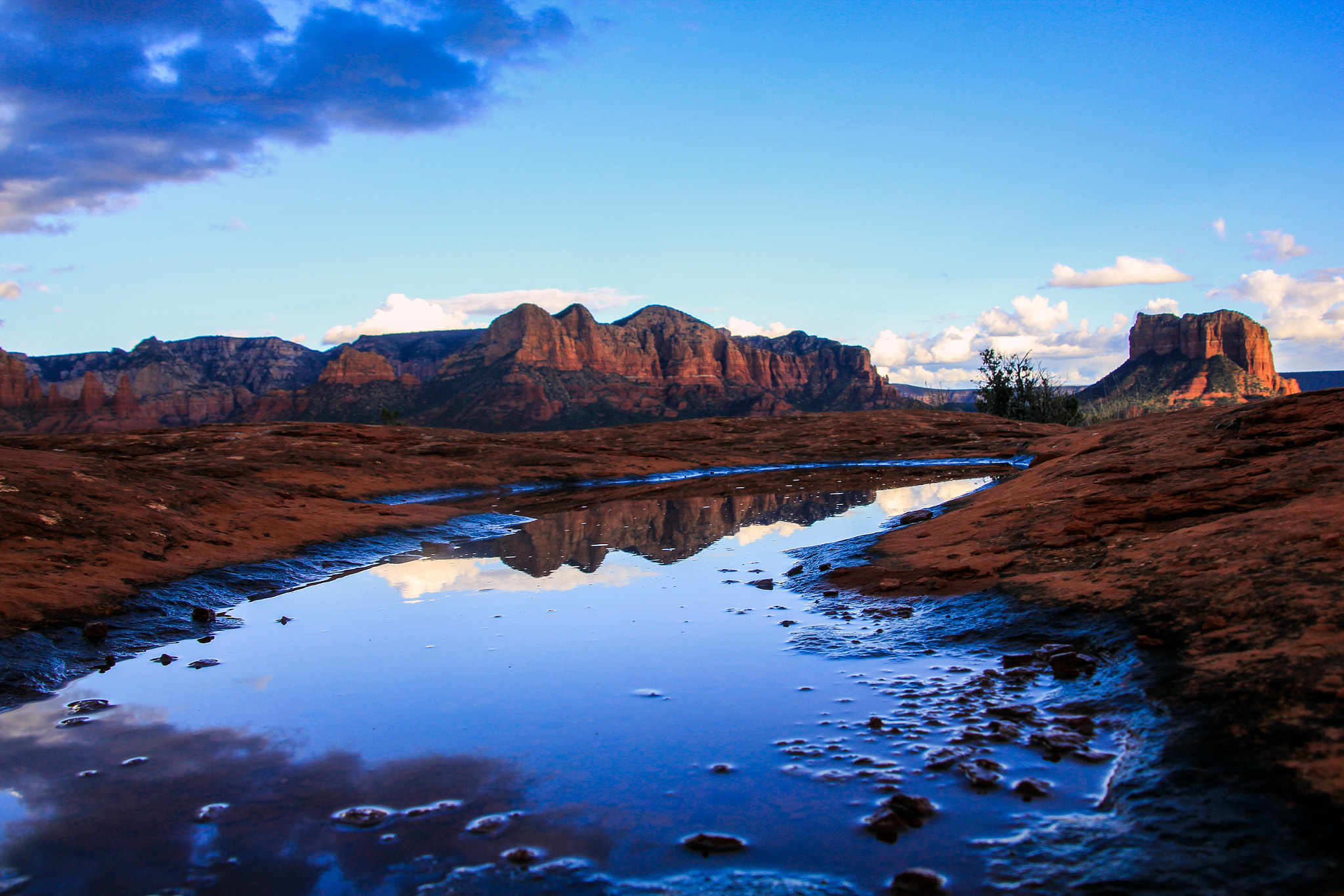 Canon EOS 550D (EOS Rebel T2i / EOS Kiss X4) sample photo. Red rocks reflection photography