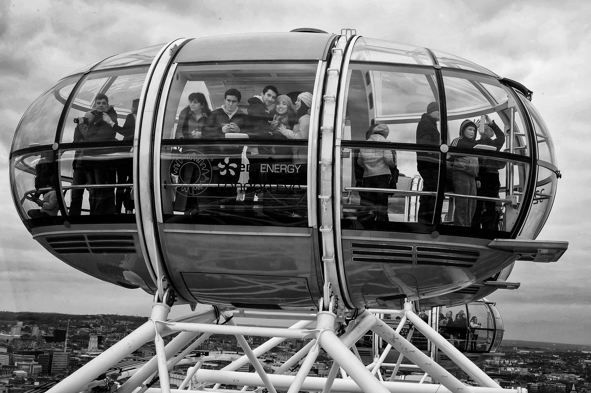 Nikon D3 sample photo. London eye capsule photography