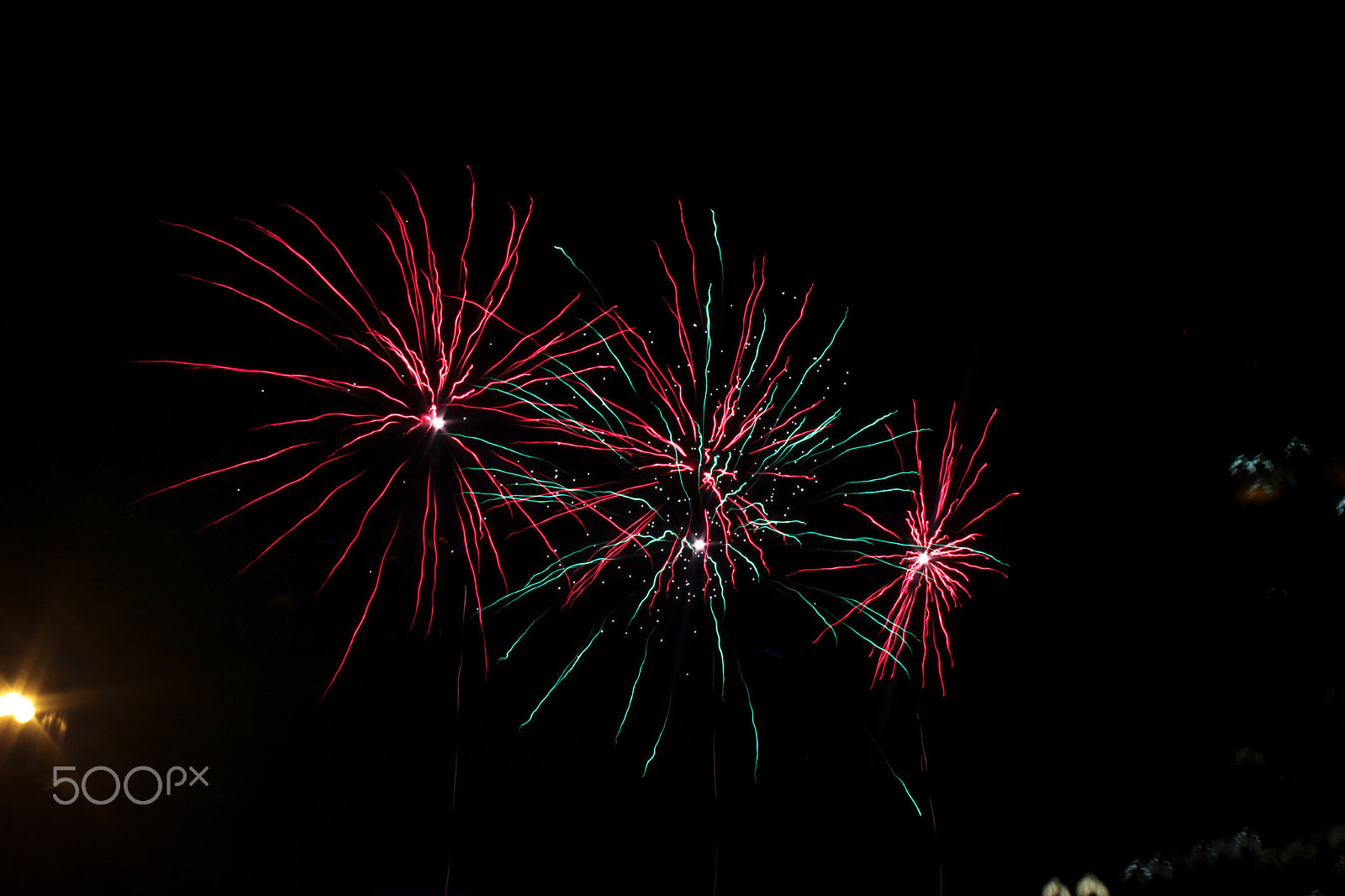Canon EOS 600D (Rebel EOS T3i / EOS Kiss X5) + Canon EF 20mm F2.8 USM sample photo. Milwaukee fireworks photography