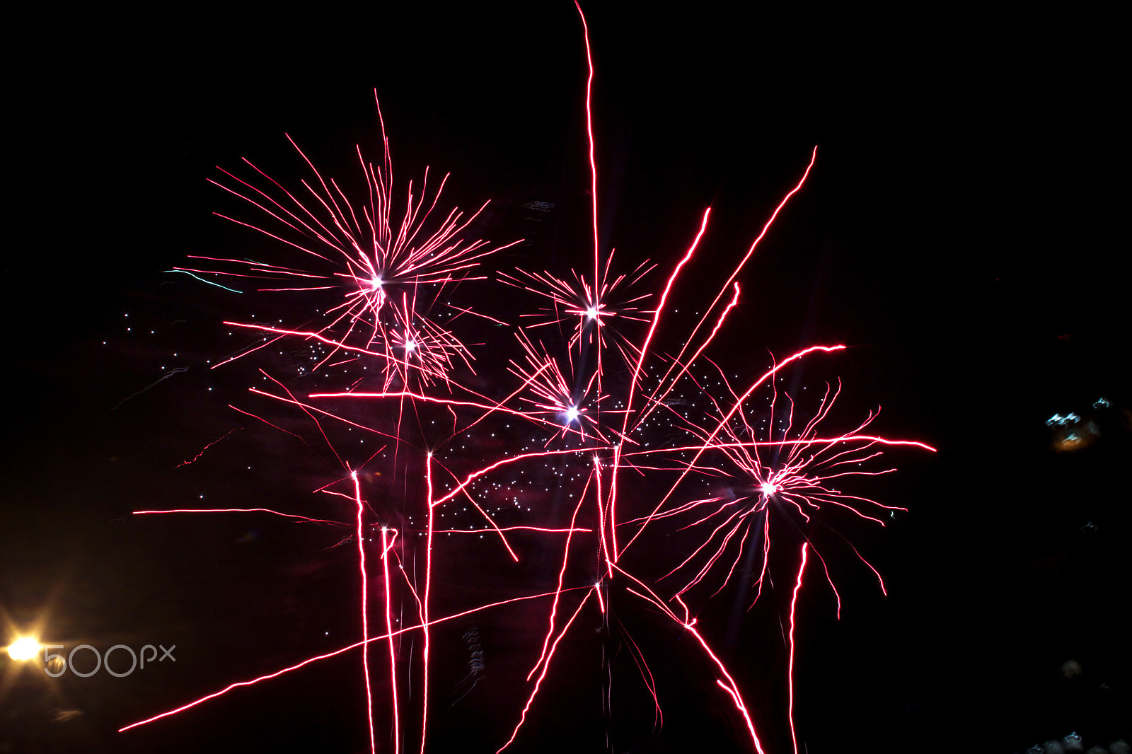 Canon EOS 600D (Rebel EOS T3i / EOS Kiss X5) + Canon EF 20mm F2.8 USM sample photo. Milwaukee fireworks photography