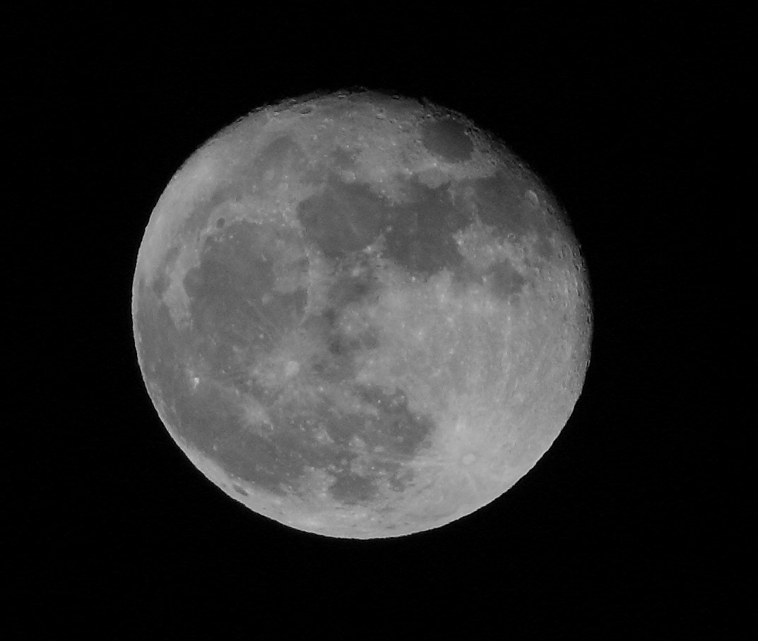 Canon EOS 600D (Rebel EOS T3i / EOS Kiss X5) sample photo. Supermoon photography