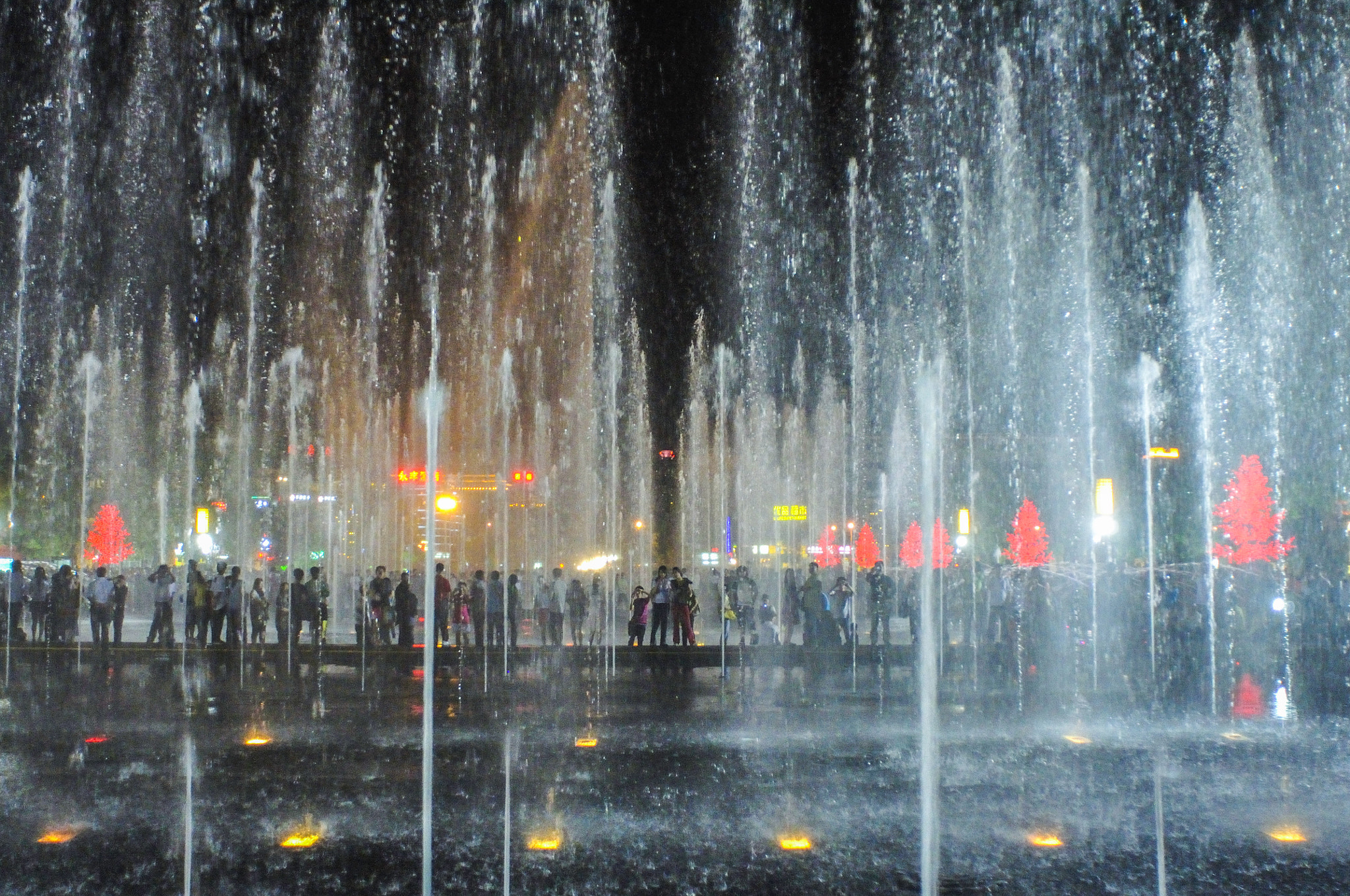 Nikon D90 + AF Nikkor 20mm f/2.8 sample photo. Water fountain photography