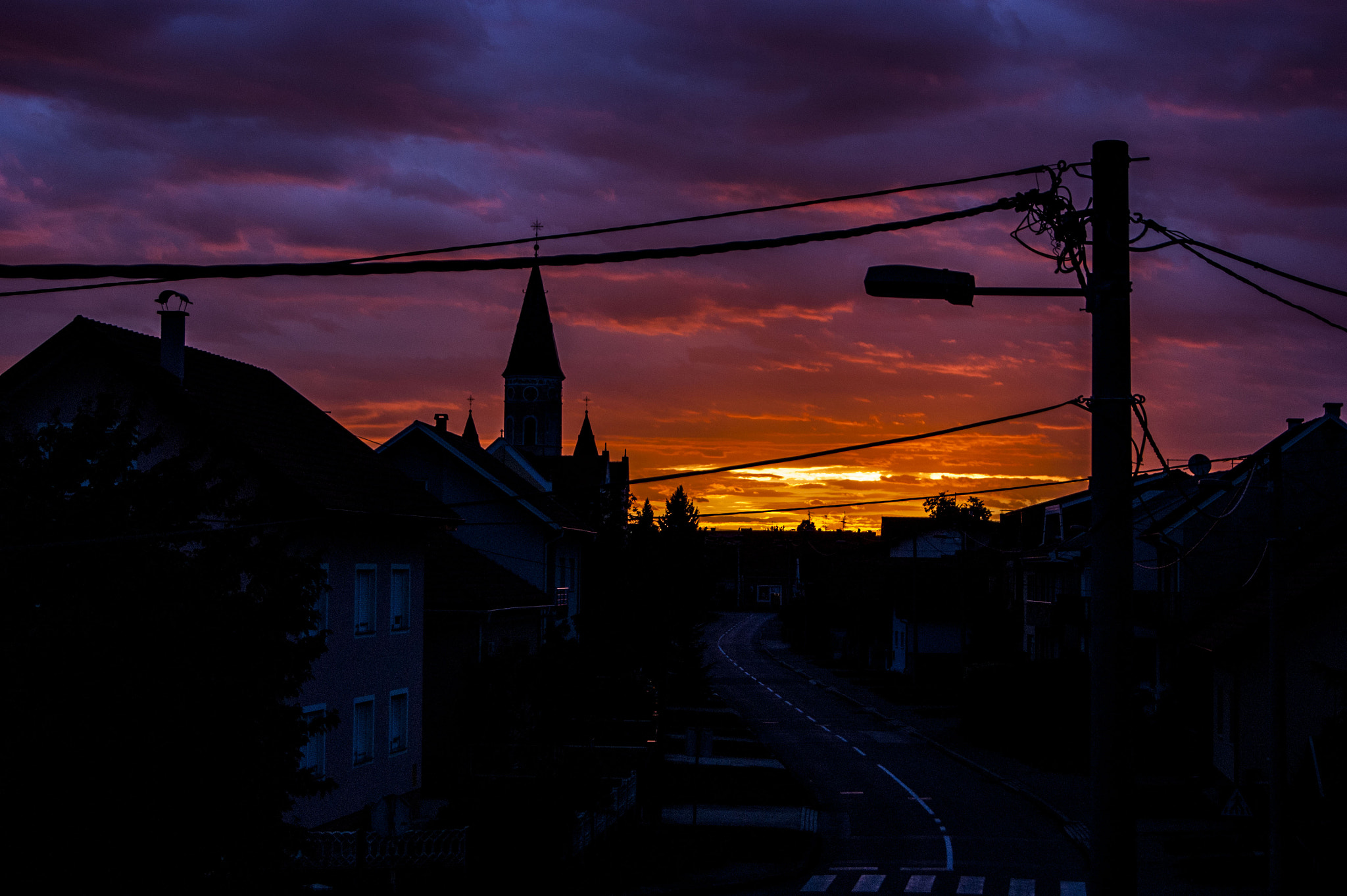 Sony Alpha DSLR-A380 + Sony DT 18-55mm F3.5-5.6 SAM sample photo. Fiery sky photography