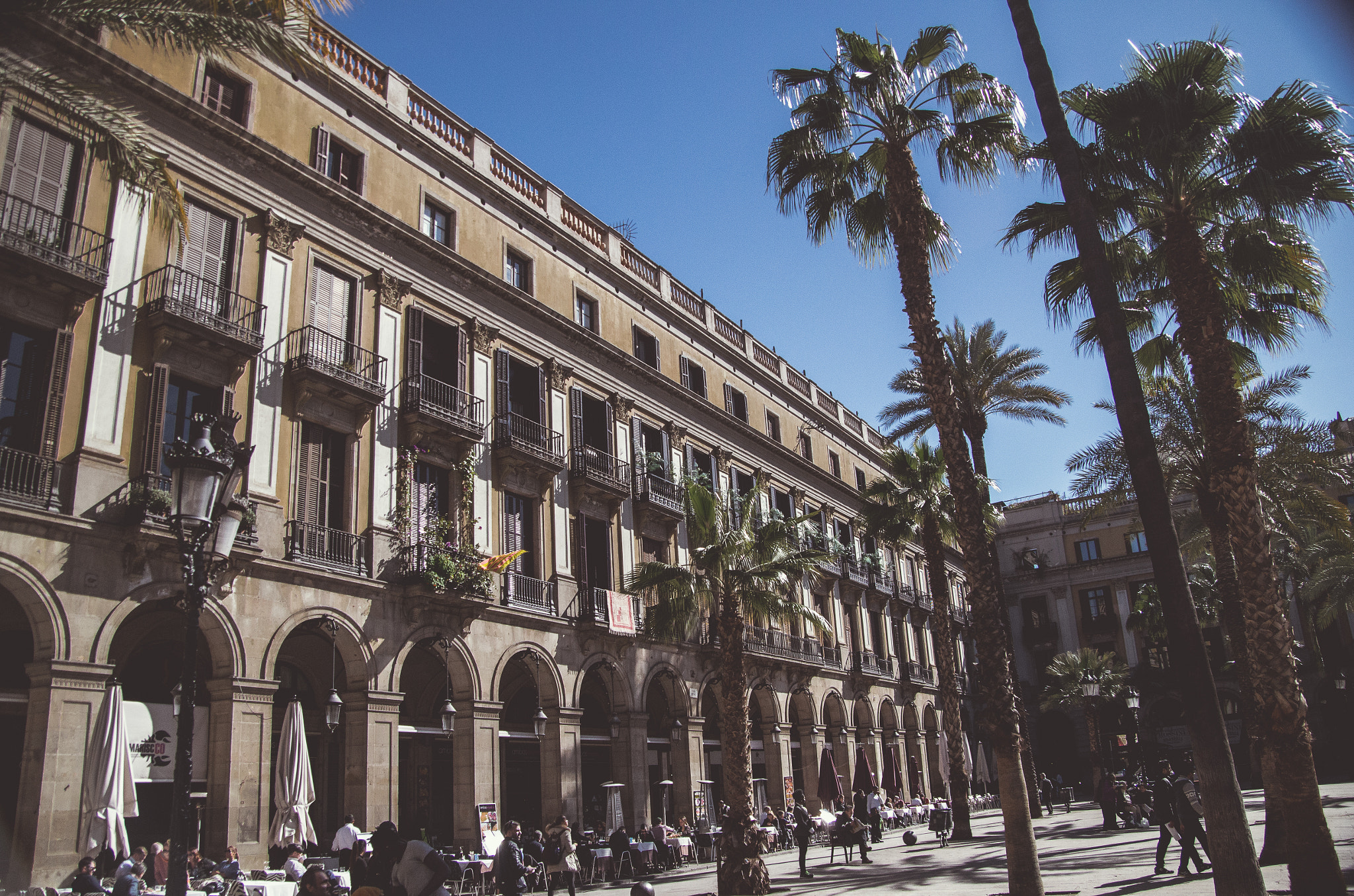Pentax K-30 sample photo. Plaça reial photography