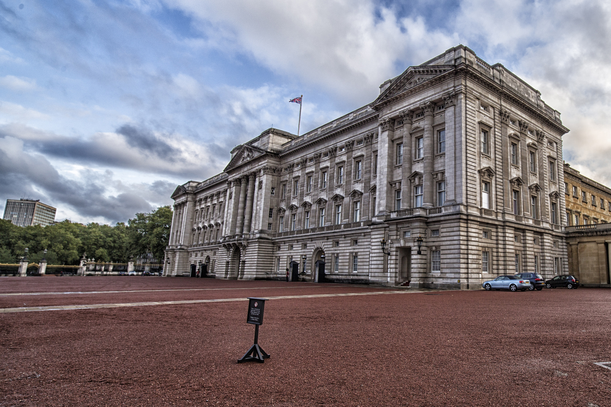 Canon EOS-1D C sample photo. Buckingham palace wide angle photography
