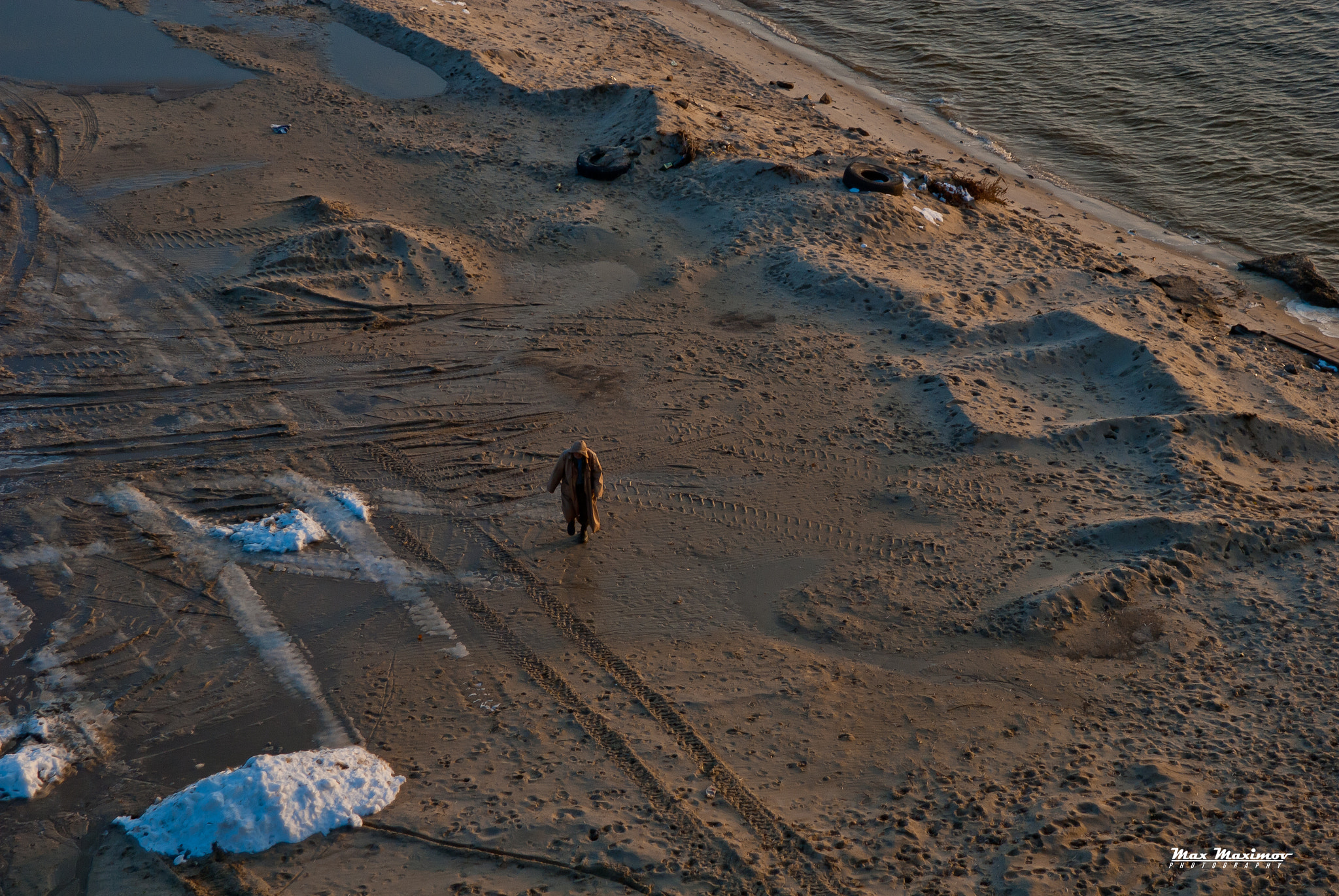 AF Zoom-Nikkor 24-120mm f/3.5-5.6D IF sample photo. Walking fisherman photography