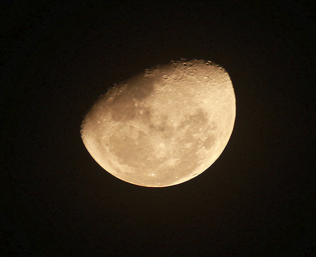 Canon EOS 6D + Canon EF 70-200mm F2.8L IS II USM sample photo. November moon photography