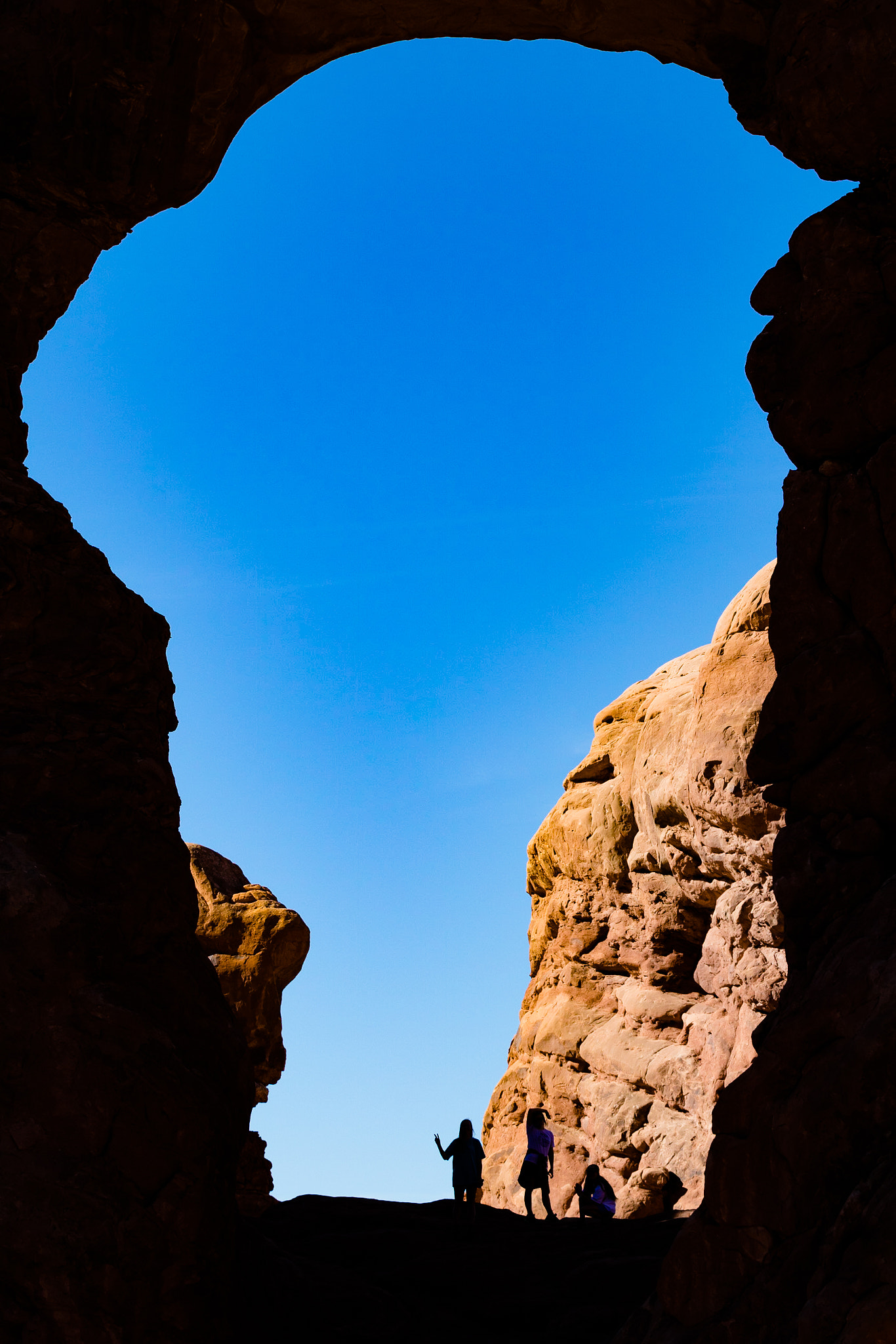Canon EF 70-200mm F2.8L USM sample photo. Silhouettes in turret arch photography