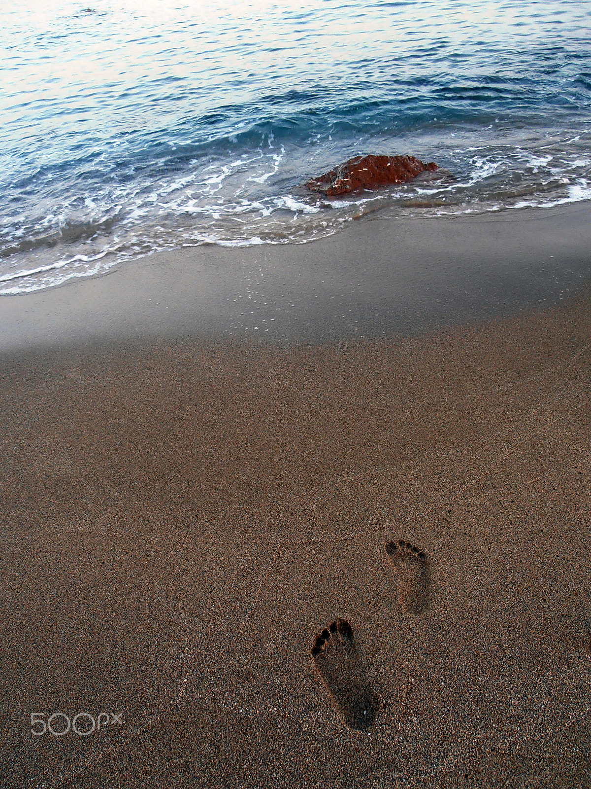 Olympus VR310,D720 sample photo. Footprints on the beach photography