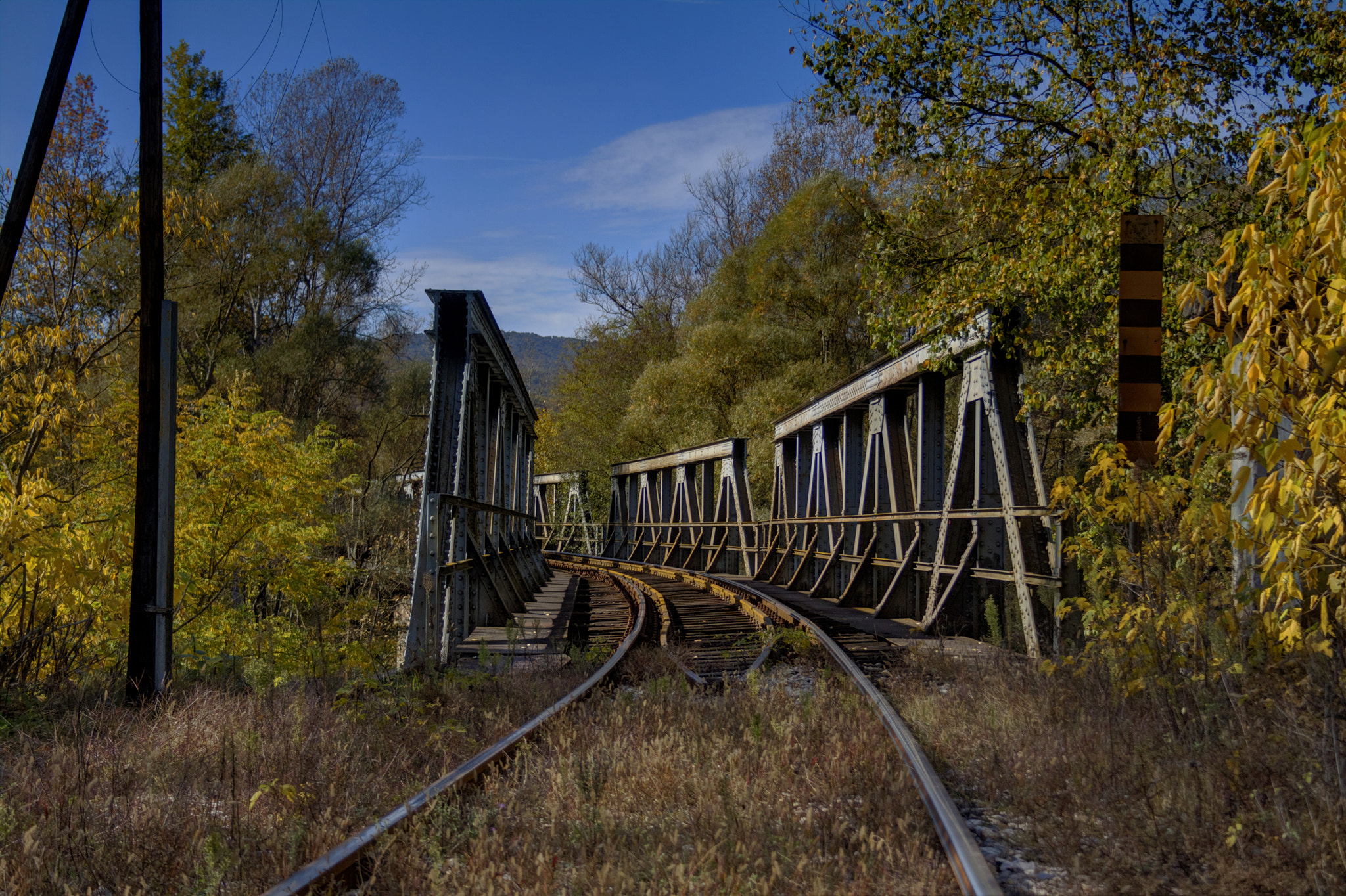 Canon EF-S 18-55mm F3.5-5.6 II sample photo. Railway photography