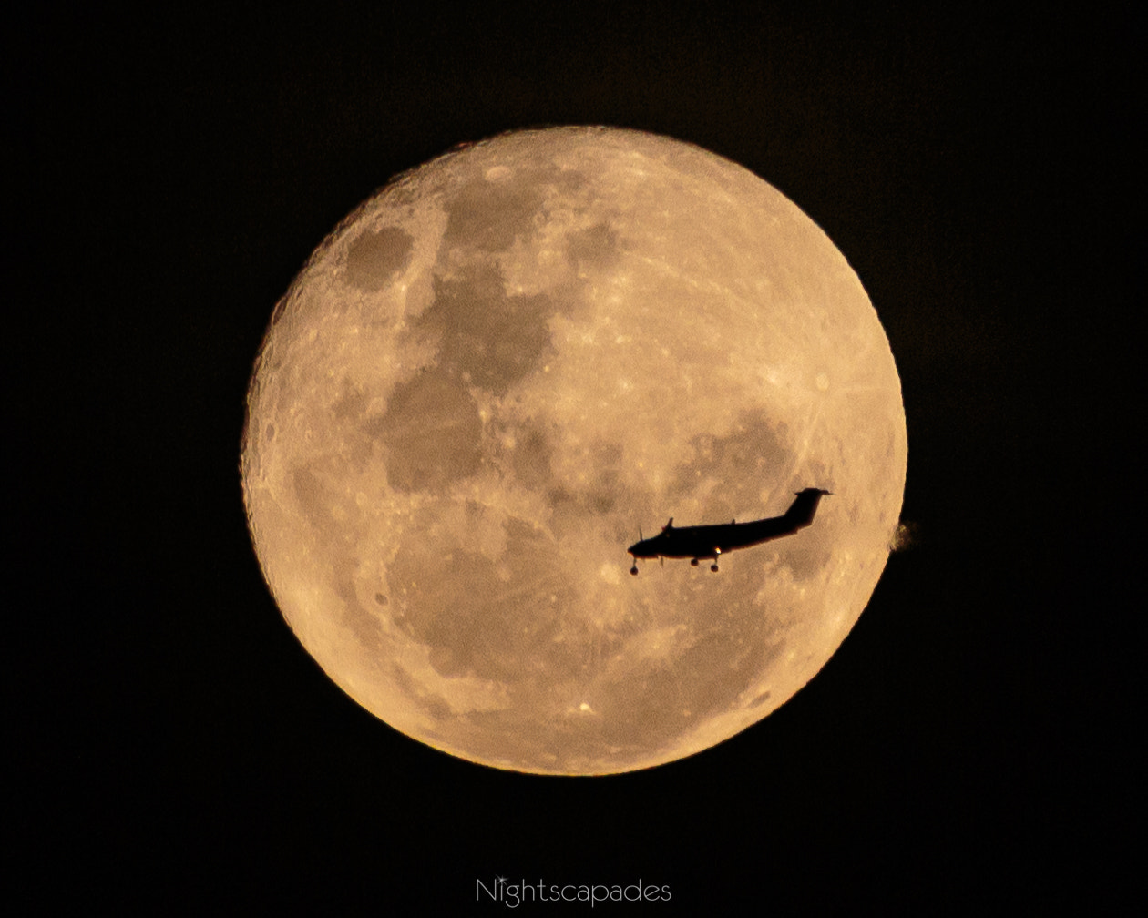 Sigma 50-500mm f/4-6.3 APO HSM EX sample photo. Ambulance on approach photography