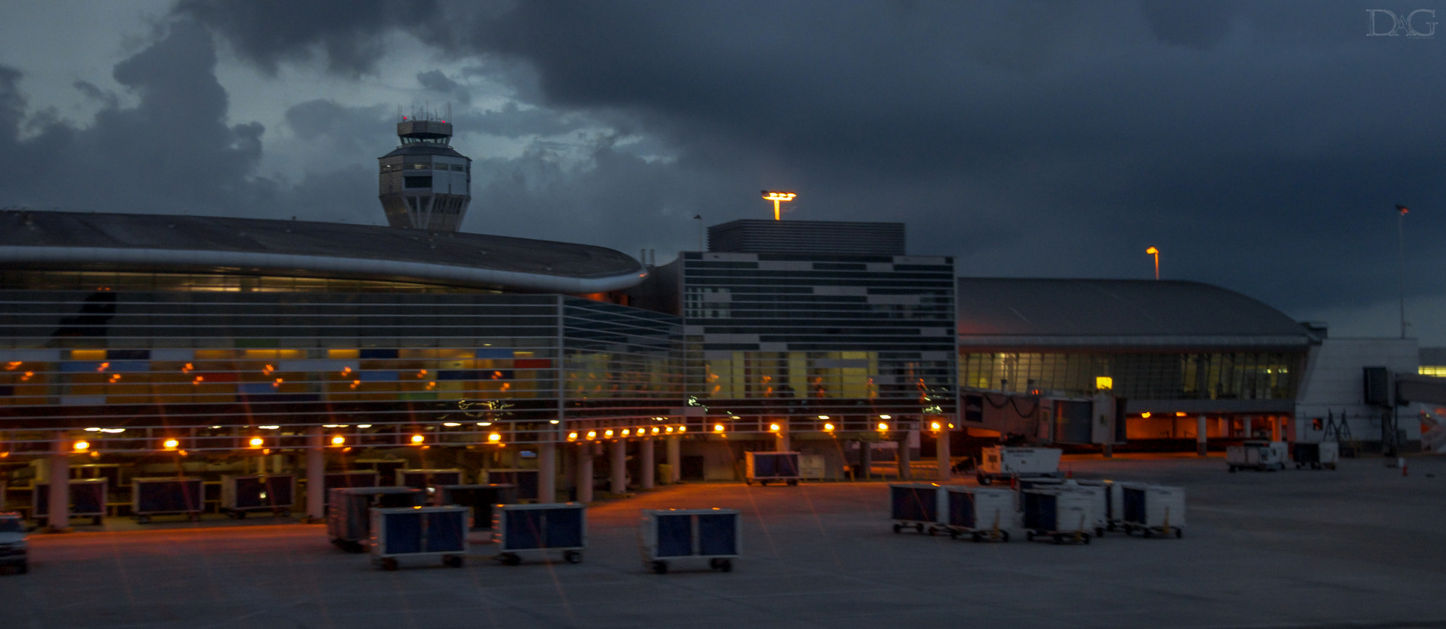 Sony SLT-A77 + Tamron AF 28-105mm F4-5.6 [IF] sample photo. Terminal a jetblue - 04 photography