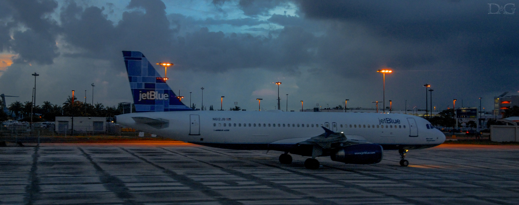 Sony SLT-A77 + Tamron AF 28-105mm F4-5.6 [IF] sample photo. Jetblue airline - 02 photography