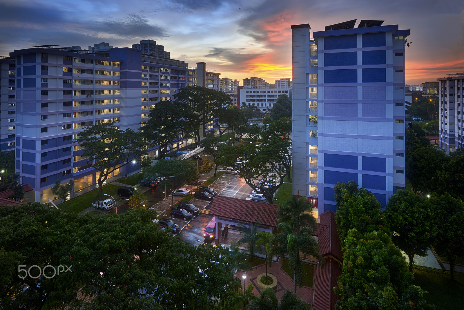 Nikon AF-S Nikkor 14-24mm F2.8G ED sample photo. Colors of city dusk photography