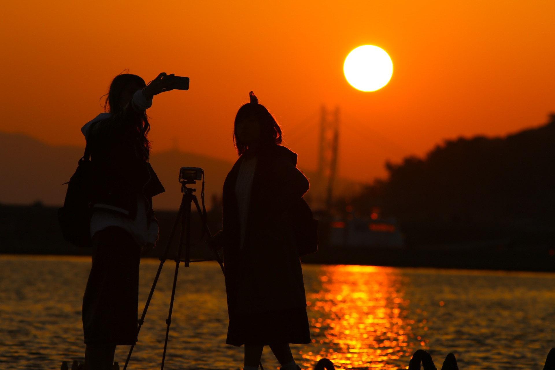 Canon EOS 6D + Canon EF 300mm F4L IS USM sample photo. Sunset photo session, suma beach, japan. photography
