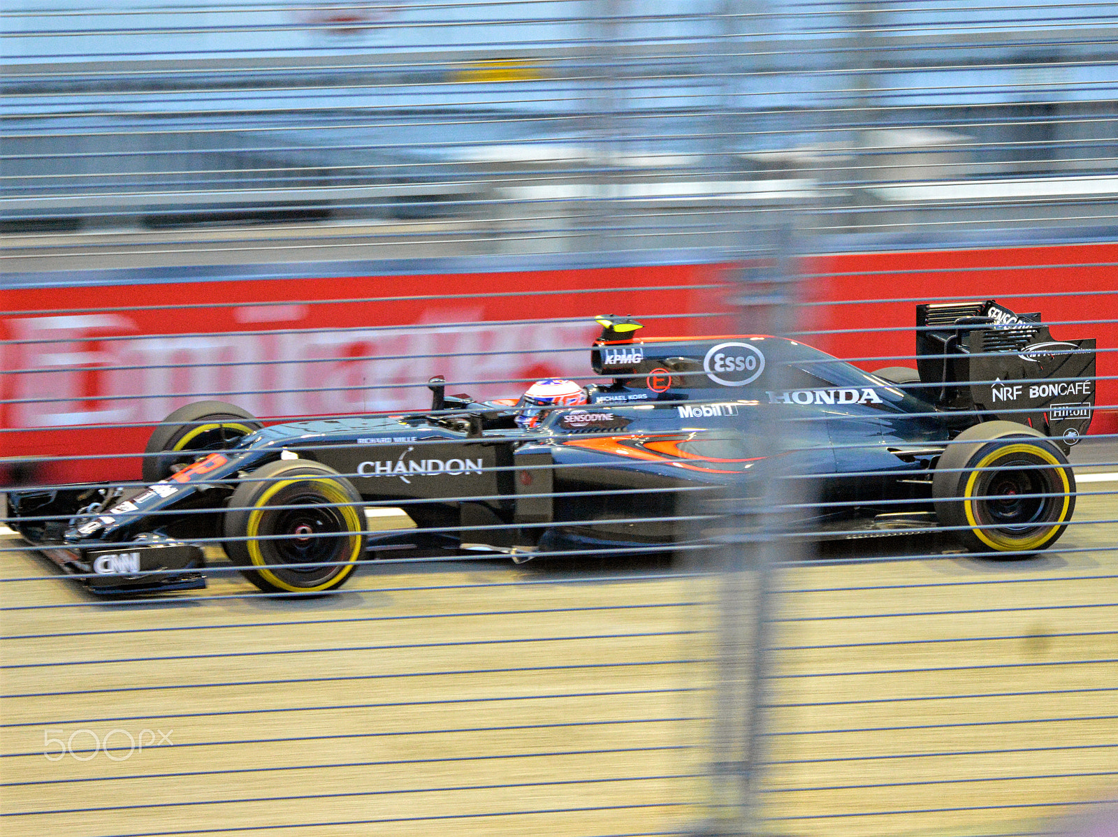 Sigma 150-600mm F5-6.3 DG OS HSM | S sample photo. Mclaren f1 2016 with button on board photography