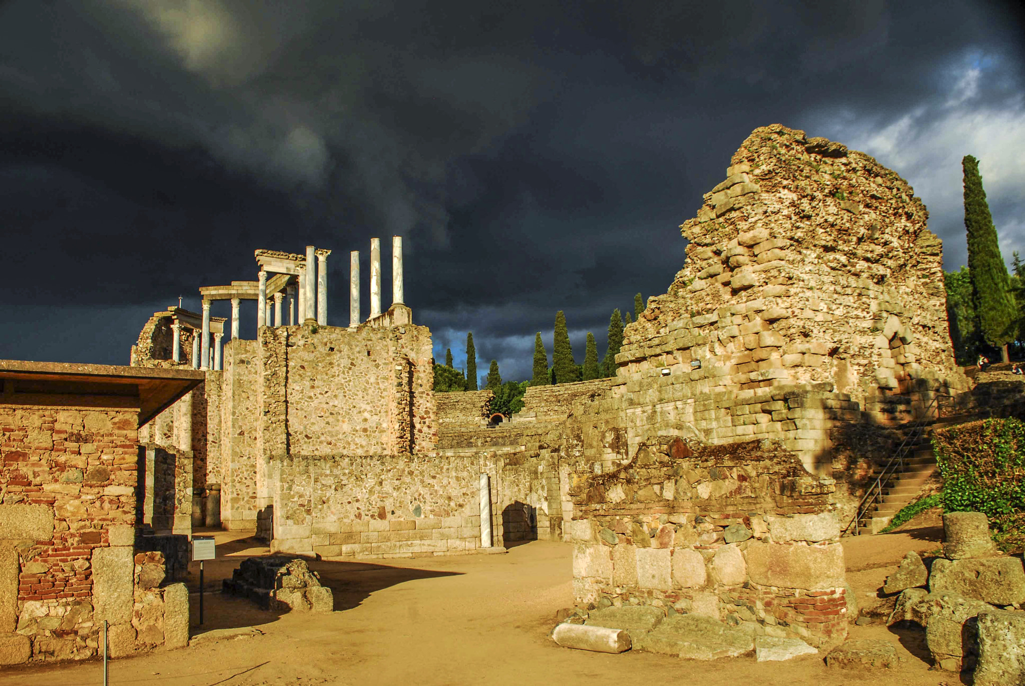 Nikon D200 sample photo. Ruinas romanas en mérida photography