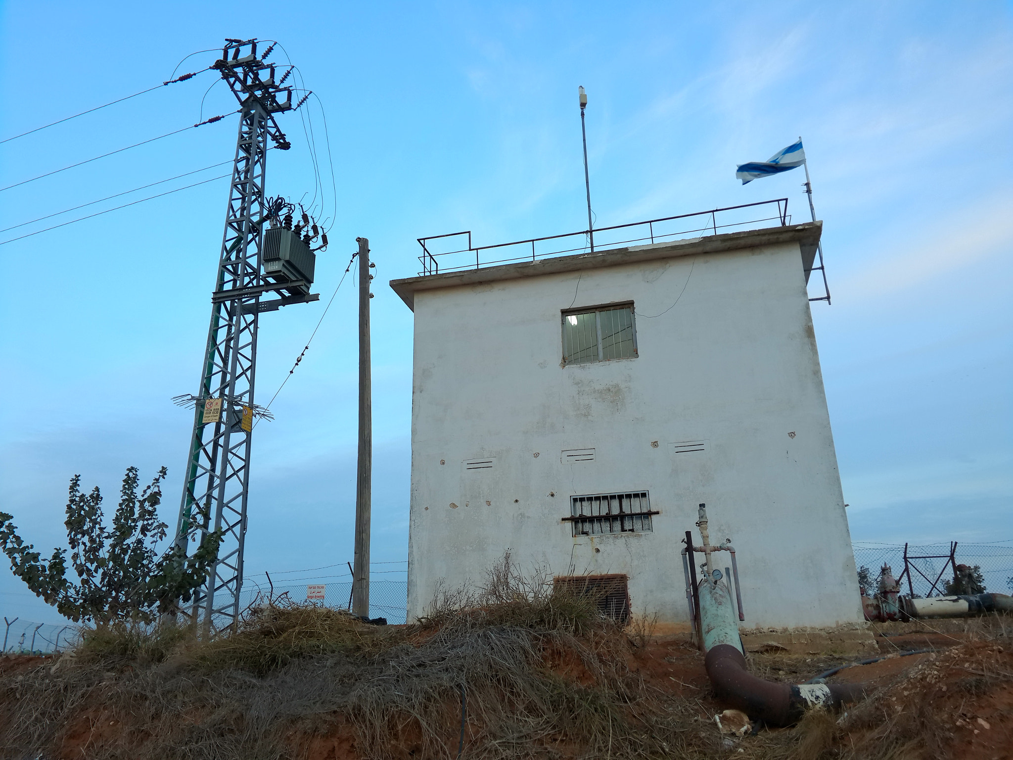 Meizu MX4 Pro sample photo. Generator house  photography