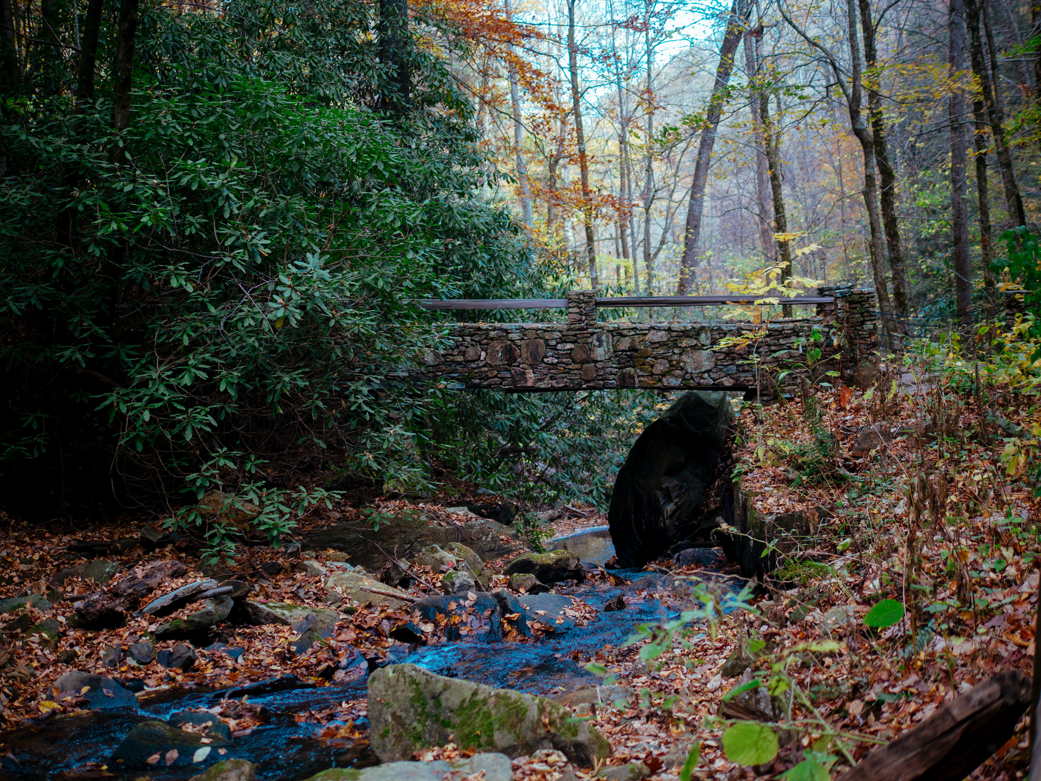 Panasonic Lumix DMC-GX1 + Panasonic Leica DG Summilux 25mm F1.4 II ASPH sample photo. Cute ole bridge photography