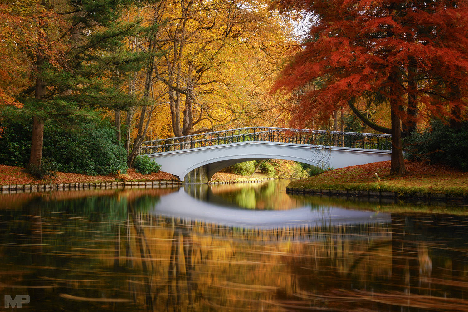 Sony a5100 sample photo. Bridge to autumn photography