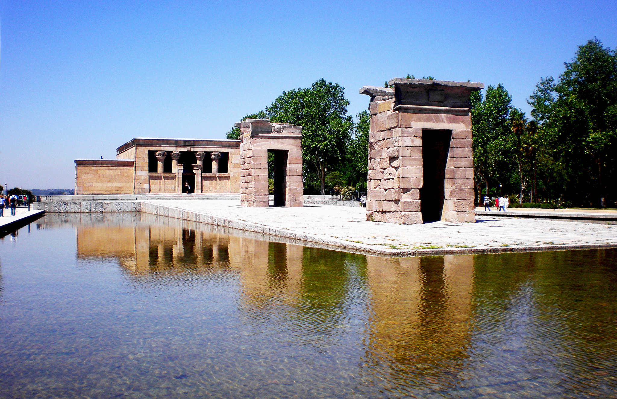 Olympus FE230/X790 sample photo. El templo de debod photography