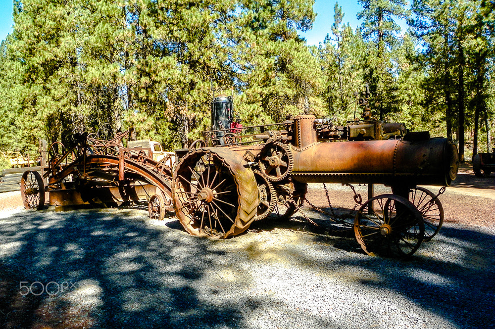 Kodak EasyShare Z981 sample photo. Road grader and steam tractor photography
