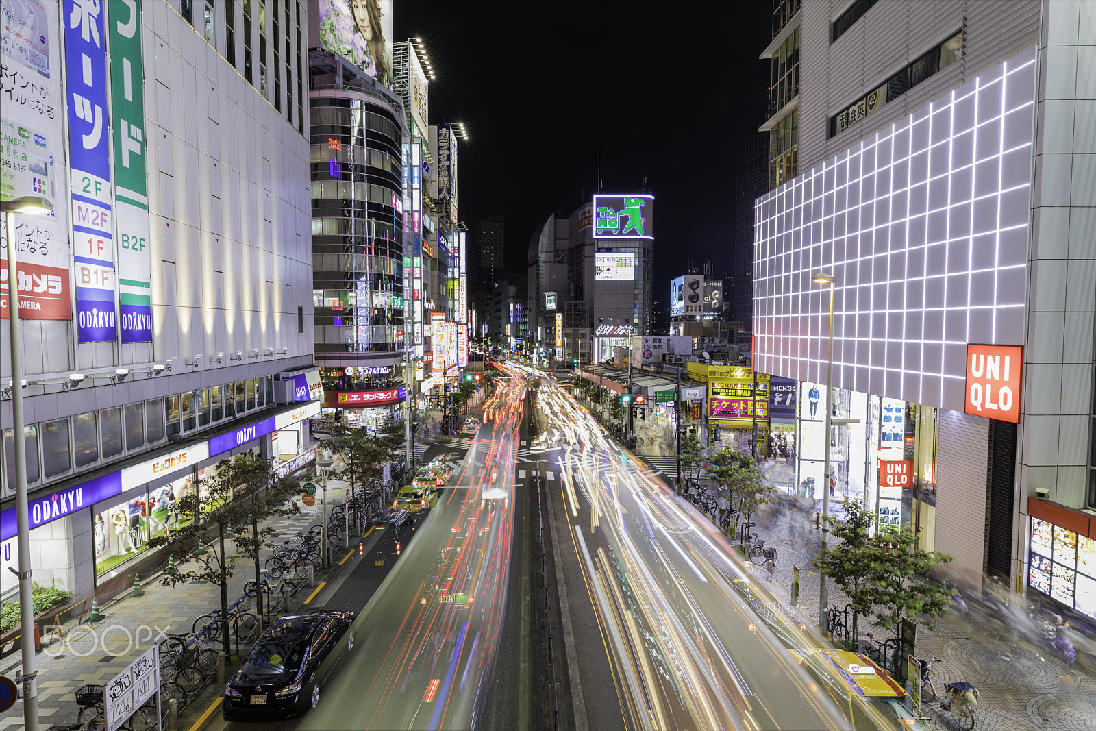 Sigma 20mm F1.4 DG HSM Art sample photo. Busy street in shijuku photography
