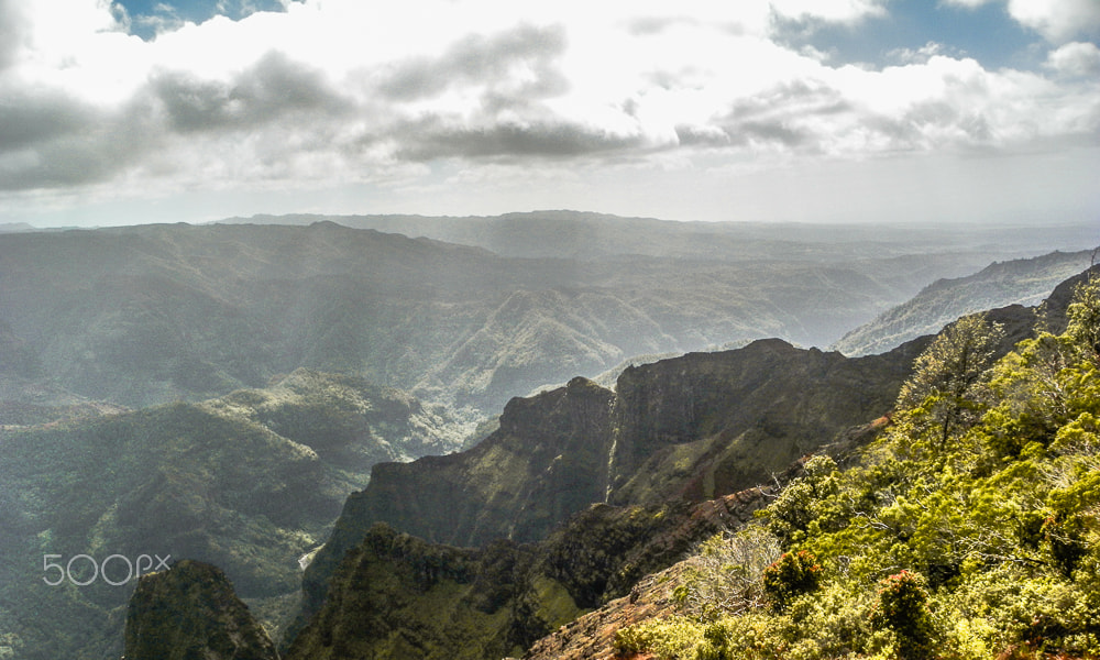 Kodak EasyShare Z981 sample photo. Waimea canyon - with haze photography