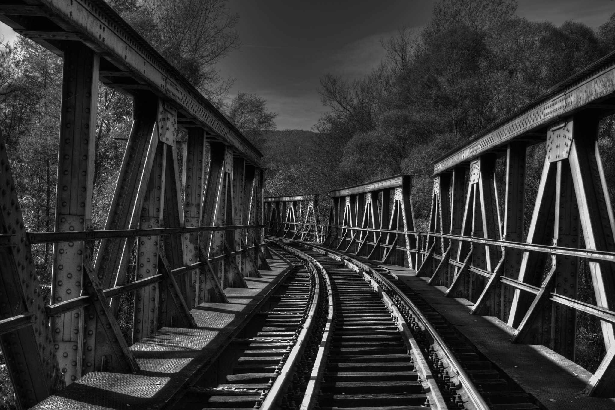 Canon EF-S 18-55mm F3.5-5.6 II sample photo. Railway photography