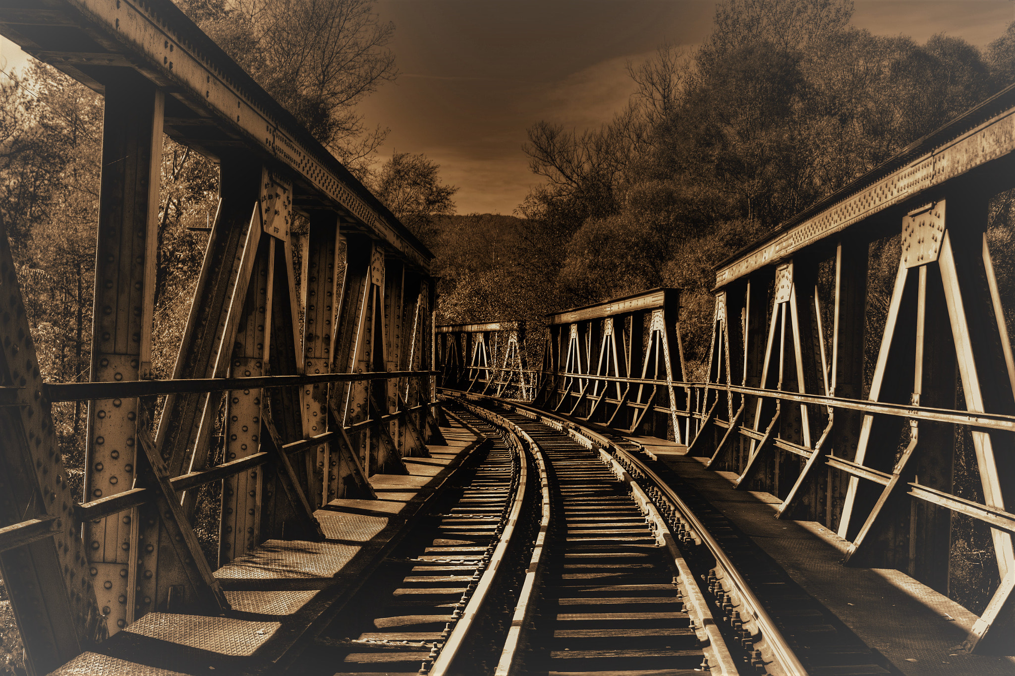Canon EF-S 18-55mm F3.5-5.6 II sample photo. Railway photography