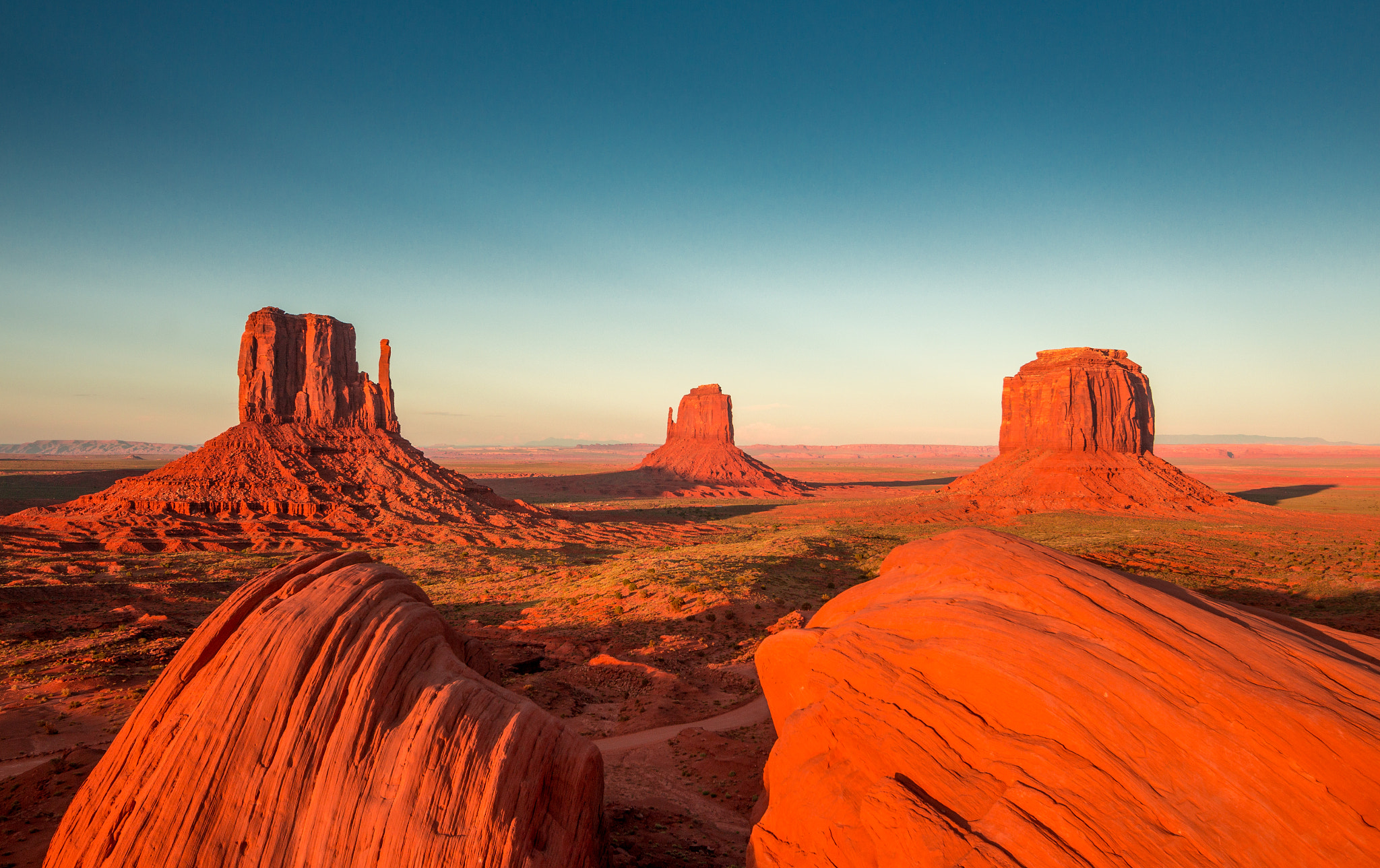 Canon EOS 650D (EOS Rebel T4i / EOS Kiss X6i) + Canon EF-S 10-22mm F3.5-4.5 USM sample photo. Sunset at monument valley photography