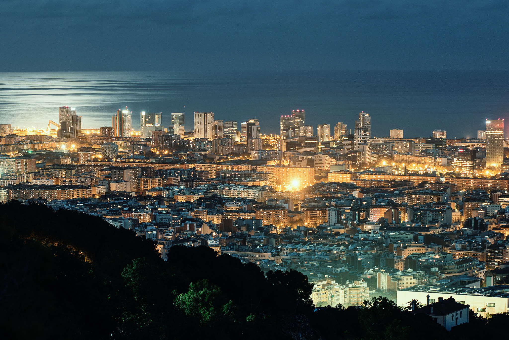 Sigma 70-200mm F2.8 EX DG OS HSM sample photo. Barcelona night city photography