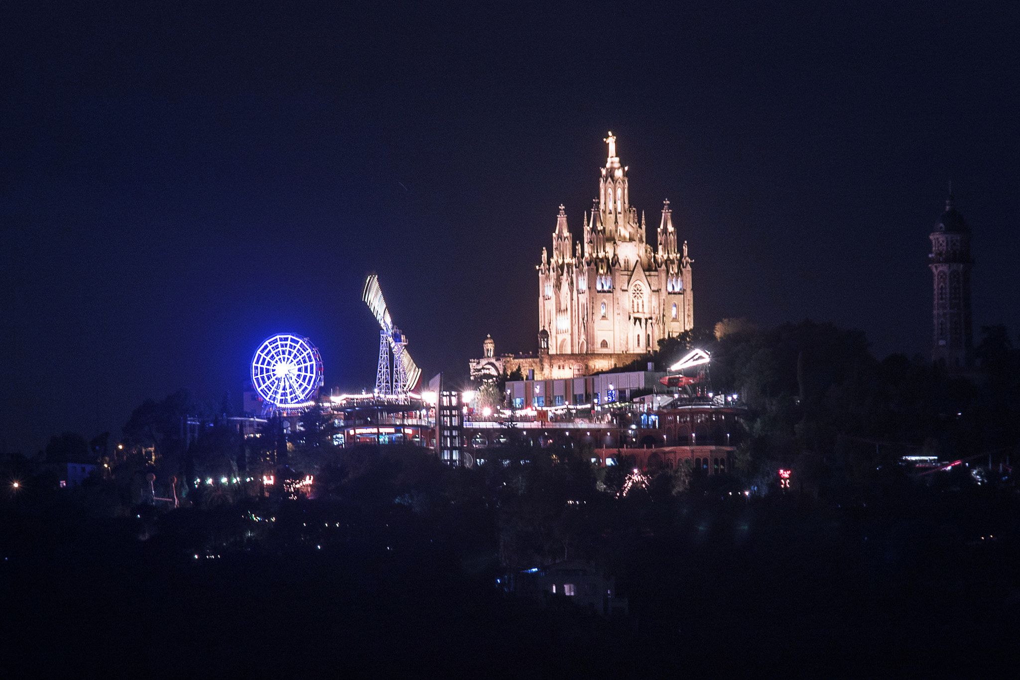 Sigma 70-200mm F2.8 EX DG OS HSM sample photo. Tibidabo night photography