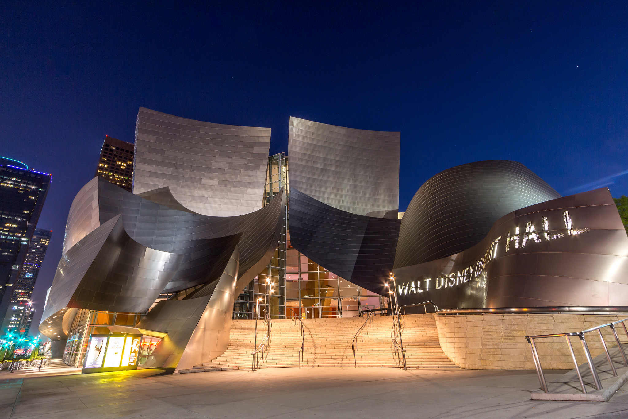 Canon EF-S 10-22mm F3.5-4.5 USM sample photo. Walt disney concert hall photography