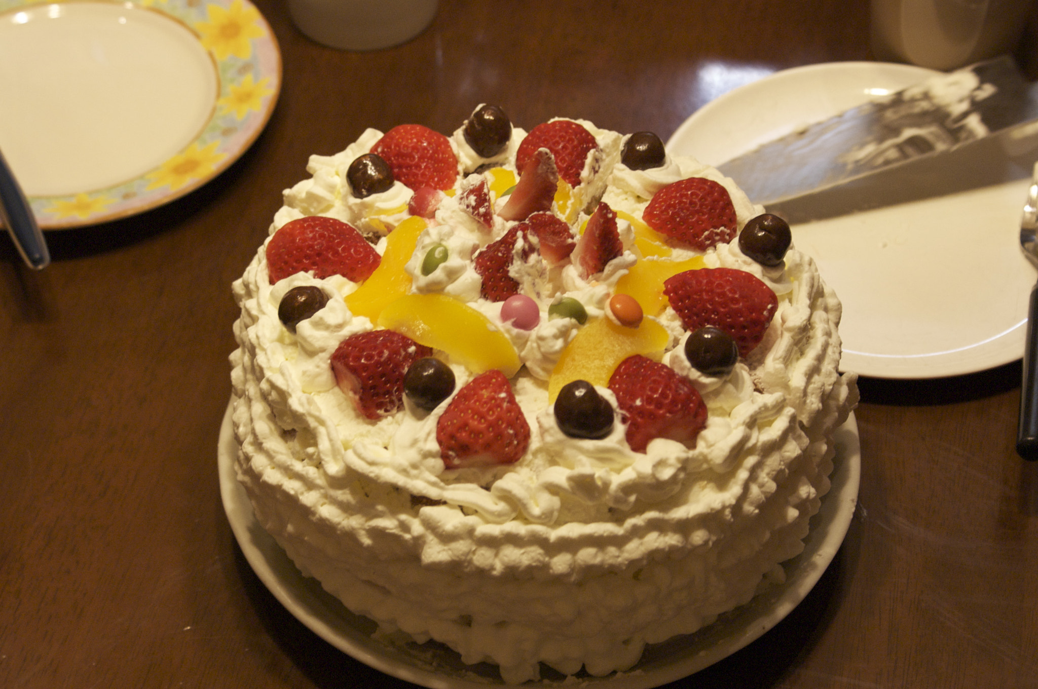 KONICA MINOLTA ALPHA SWEET DIGITAL sample photo. Handmade cake with family photography