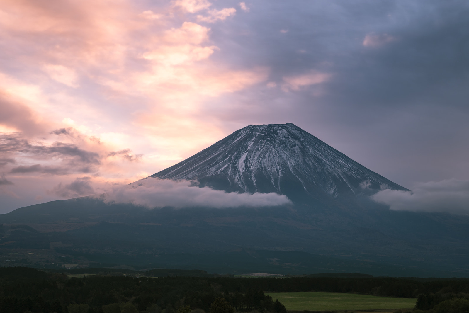 Nikon D810A + Nikon AF-S Nikkor 24-70mm F2.8E ED VR sample photo. Mt. fuji in a morning photography