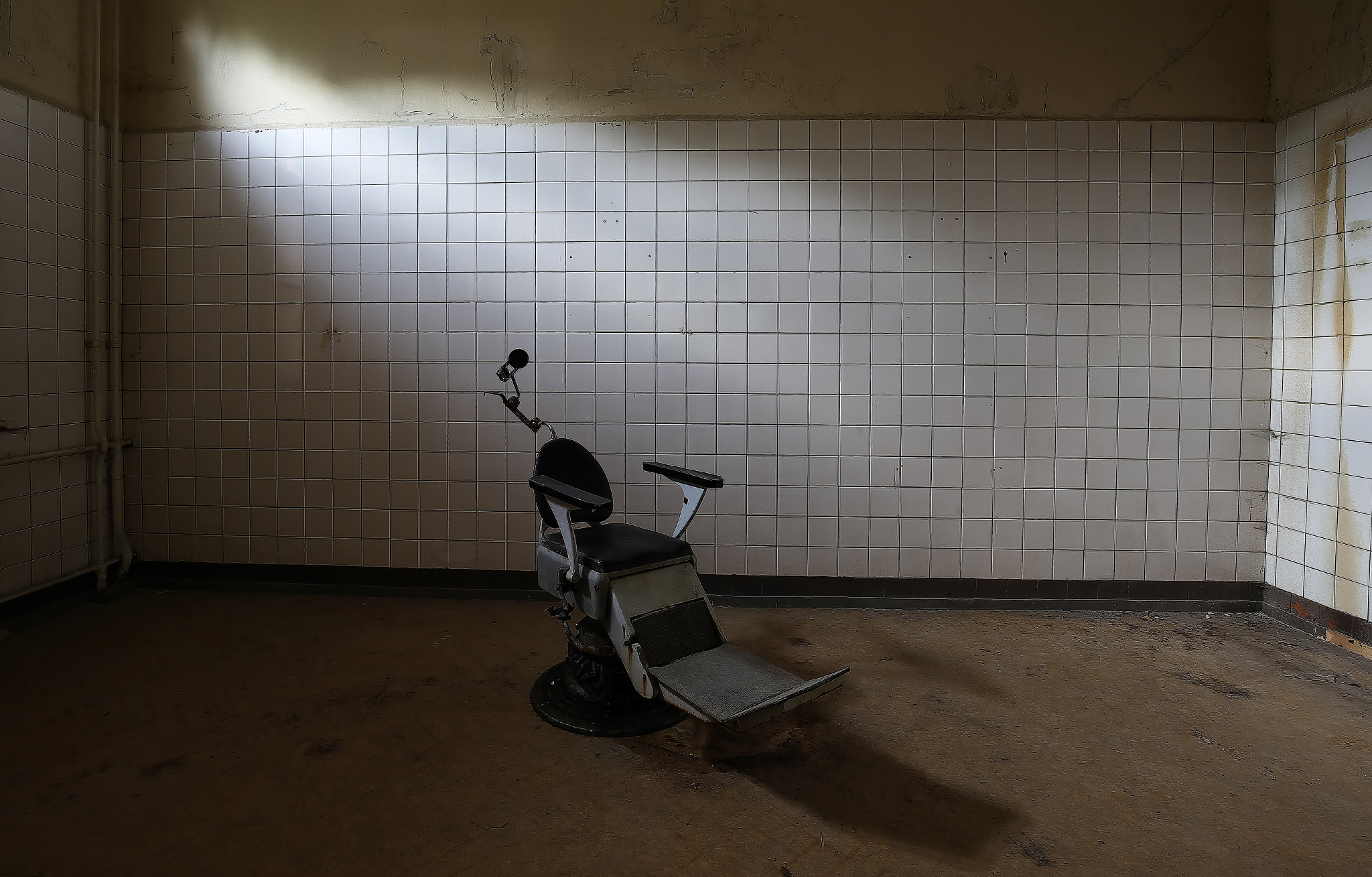 Canon EF 16-35mm F4L IS USM sample photo. Lost places beelitz photography