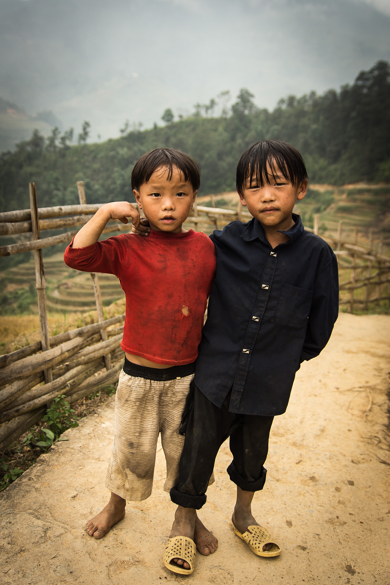 Sony SLT-A77 sample photo. Ta vinh village, vietnam - friends photography
