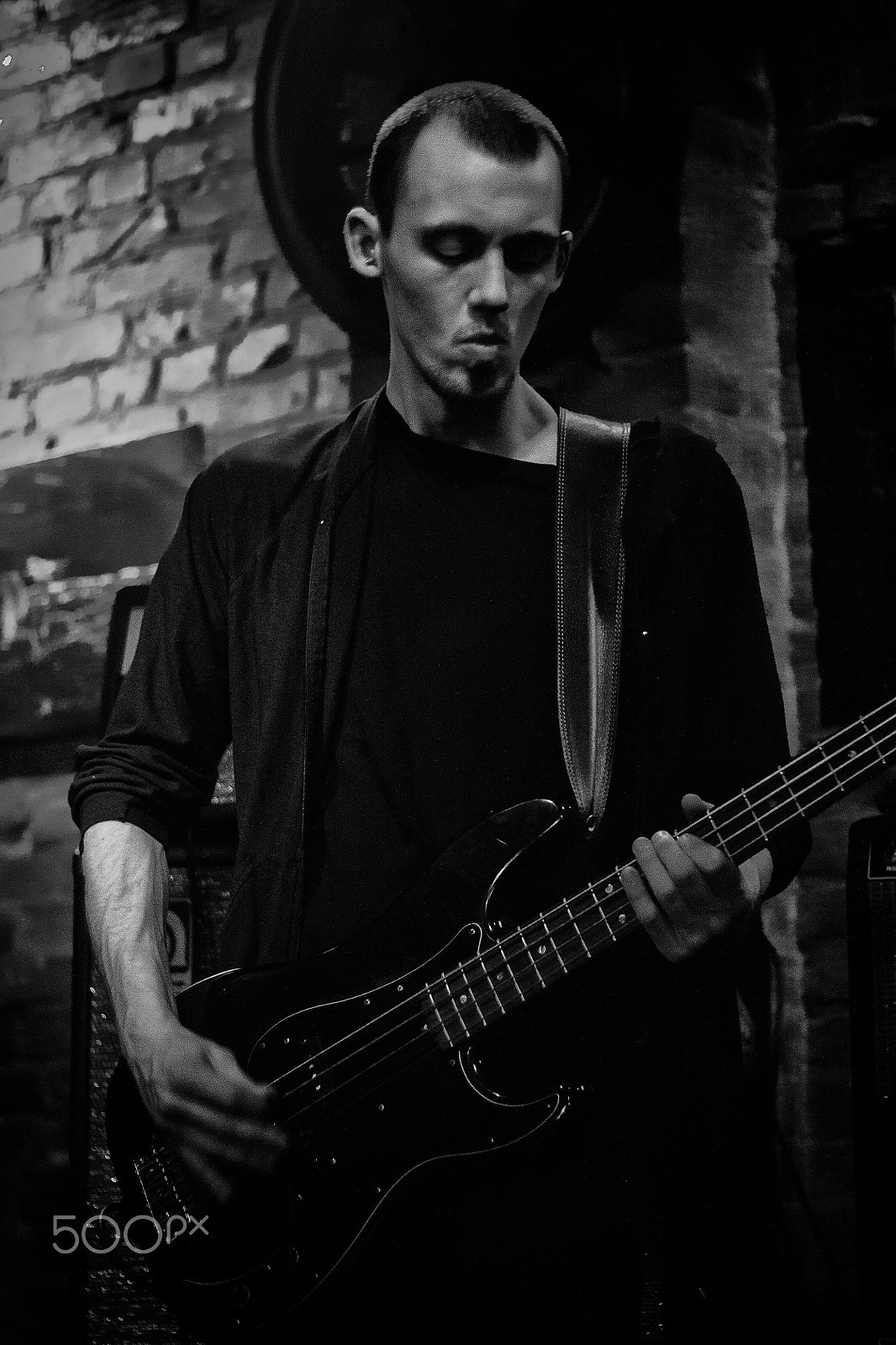 Canon EOS 450D (EOS Rebel XSi / EOS Kiss X2) + Canon EF 50mm F1.8 STM sample photo. All the ghosts - live at bassy club berlin photography