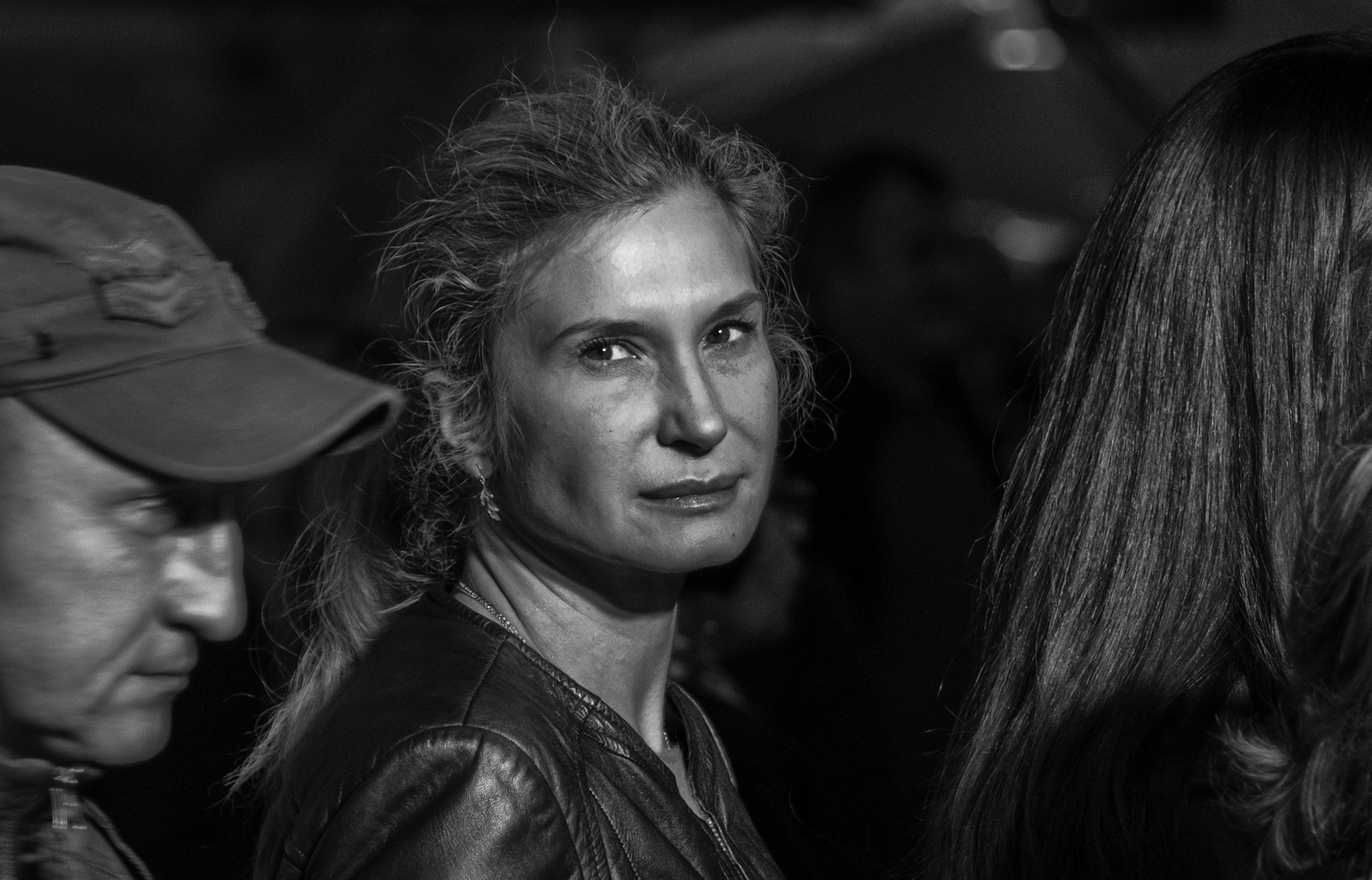 HD Pentax DA 55-300mm F4.0-5.8 ED WR sample photo. A face in the crowd photography