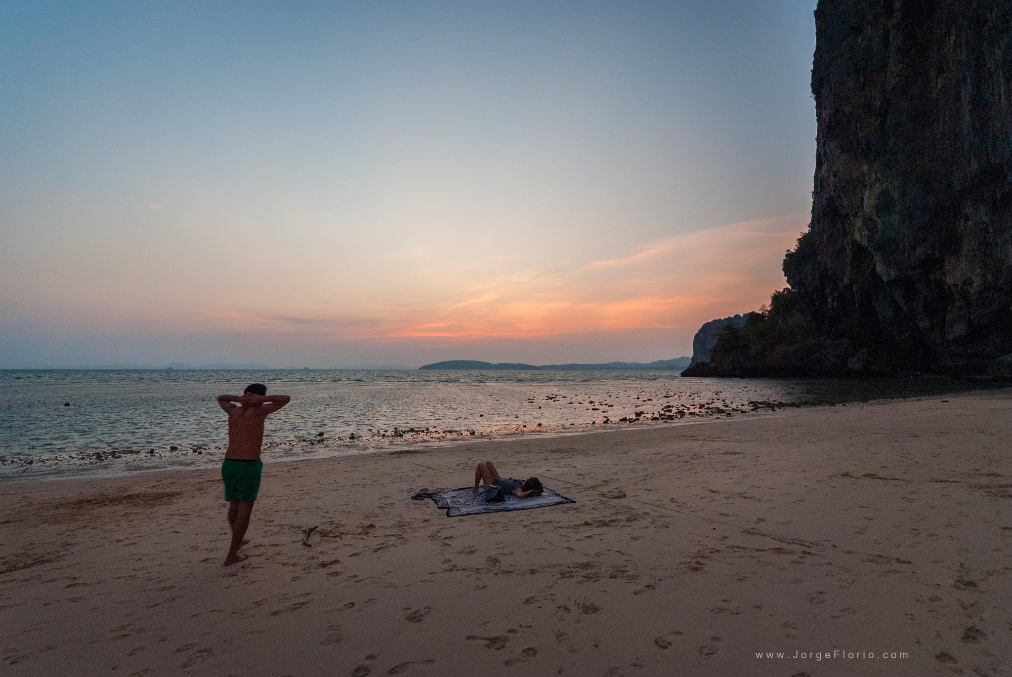 Sigma 10-20mm F4-5.6 EX DC HSM sample photo. End of the day photography