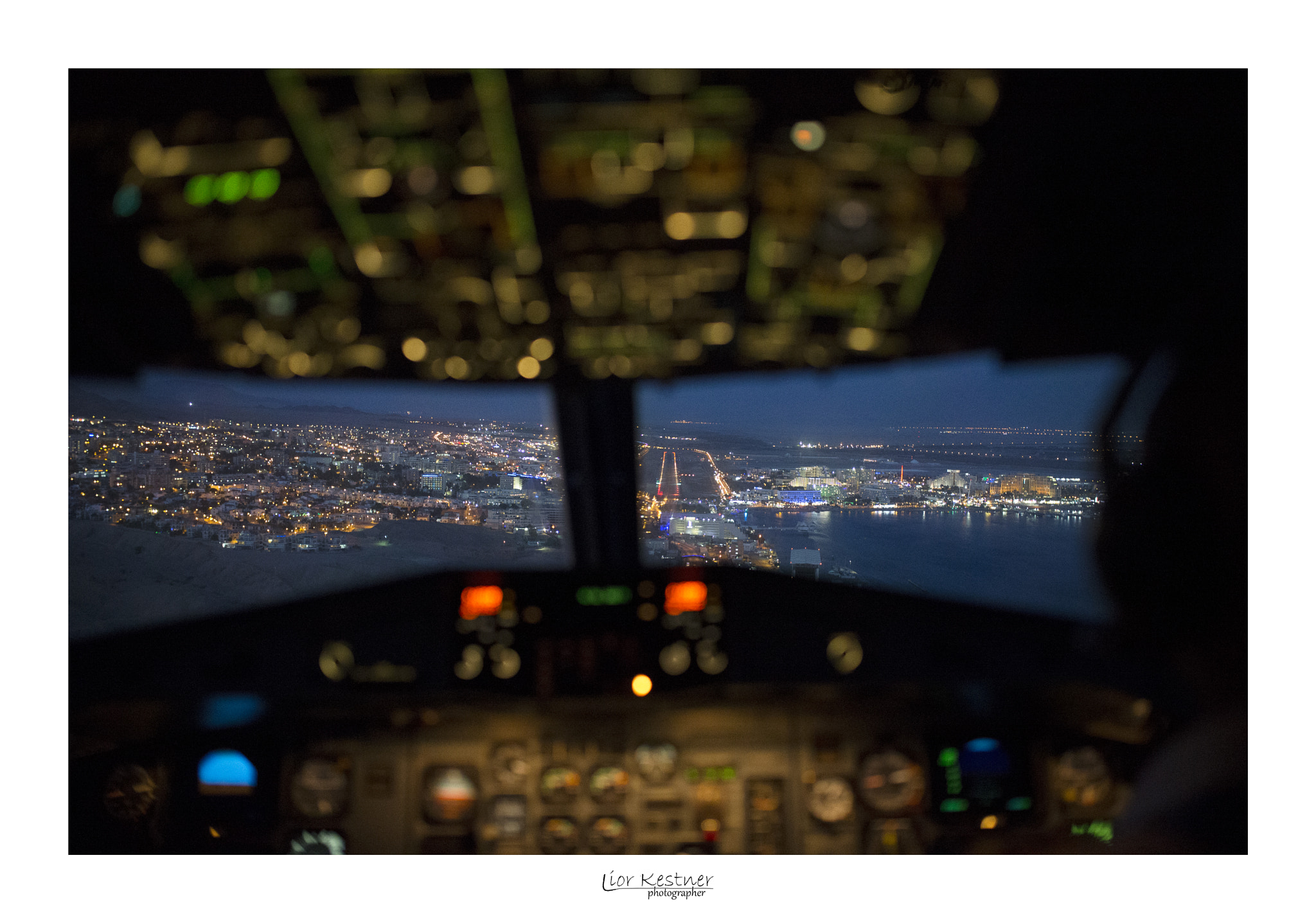 Sigma 35mm F1.4 DG HSM Art sample photo. Landing light photography