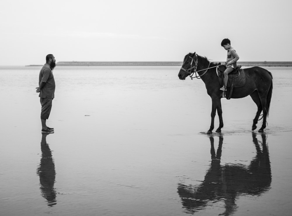Canon EF 35mm F2 IS USM sample photo. Trainer&boy.jpg photography