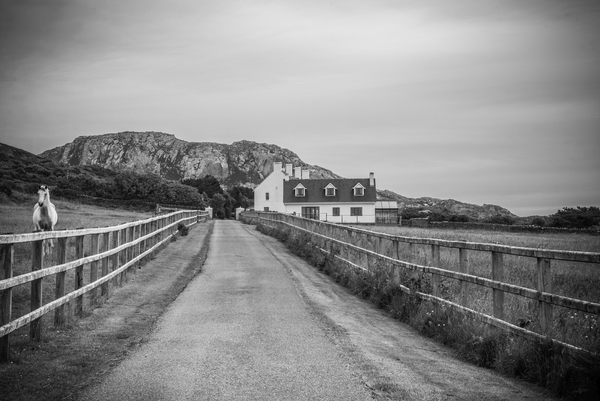Nikon AF Nikkor 24-85mm F2.8-4D IF sample photo. Countryside cottage farmhouse, uk photography